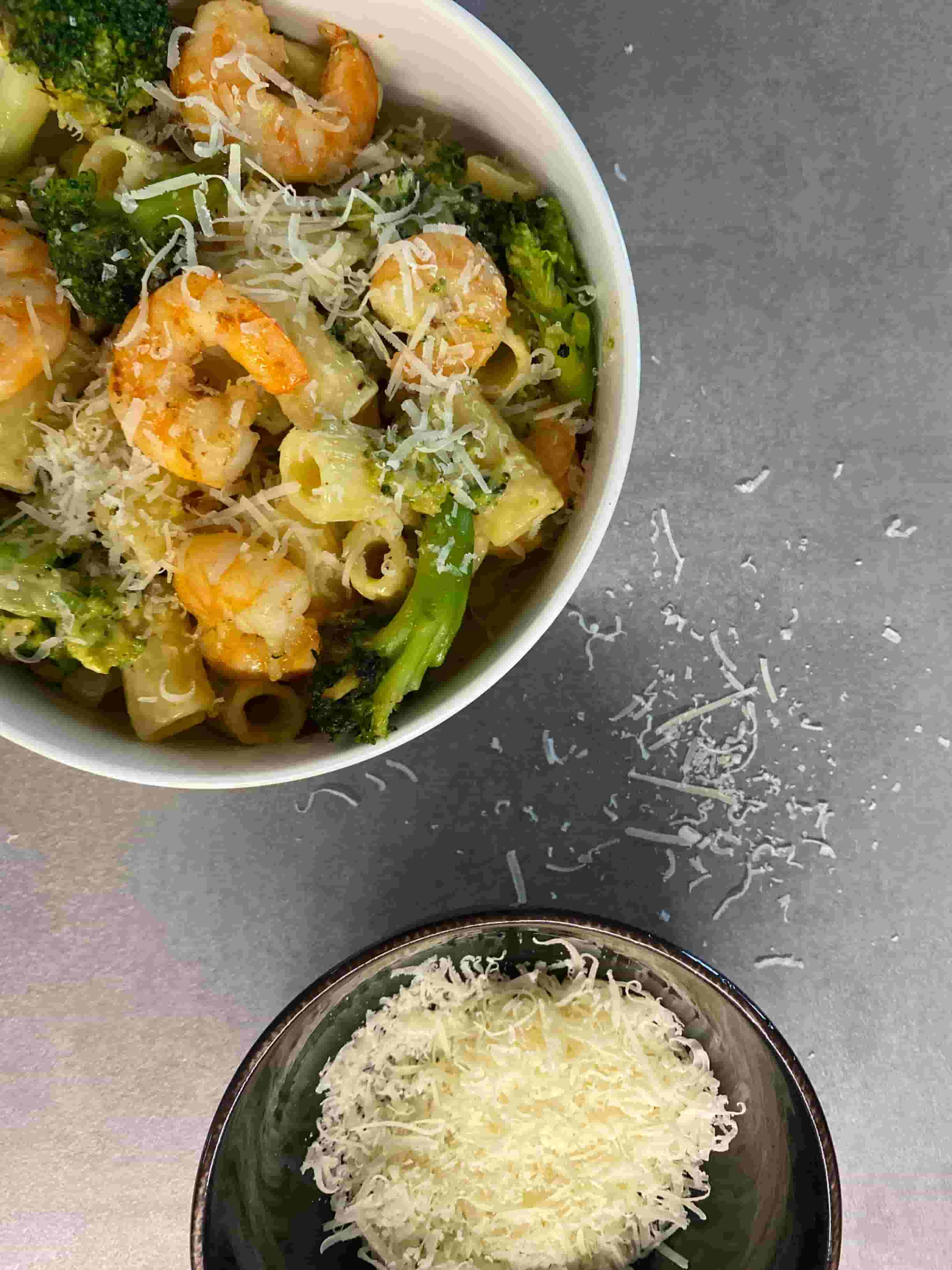 Garnelen-Brokkoli-Pasta mit Cheddar Recipe Image