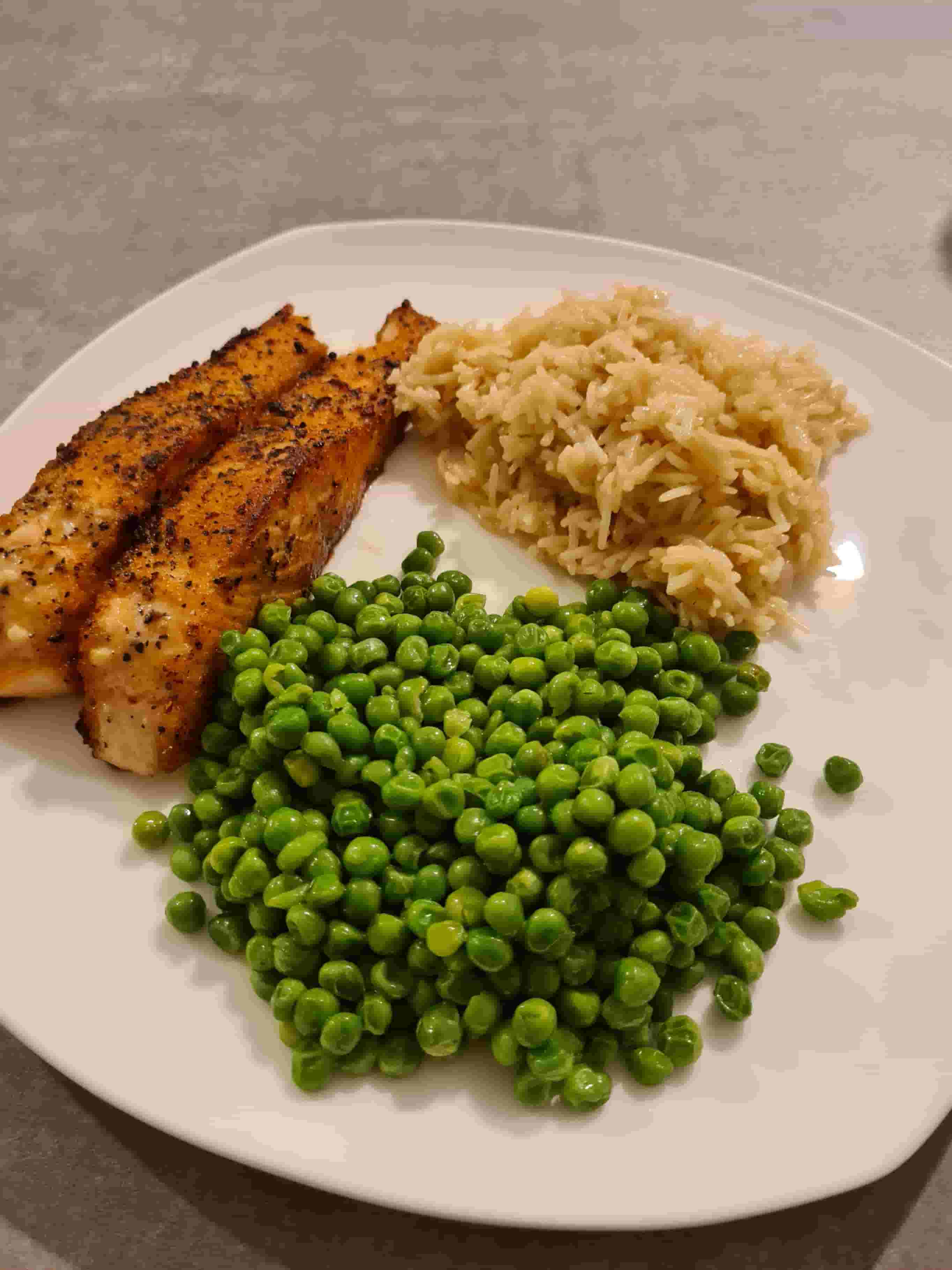 Zalm met rijst en erwten Recipe Image