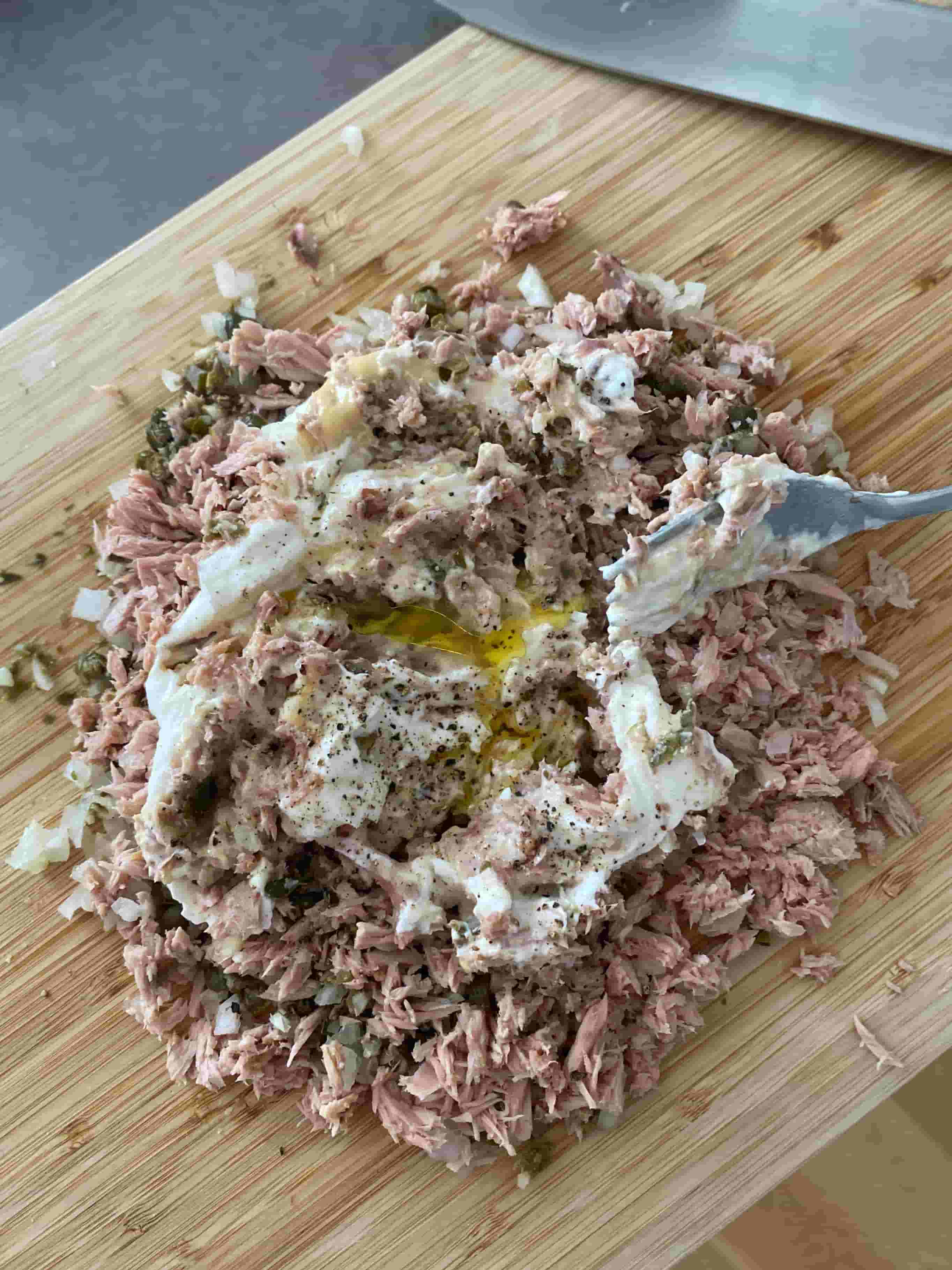 Сандвич с риба тон и краставици Recipe Image
