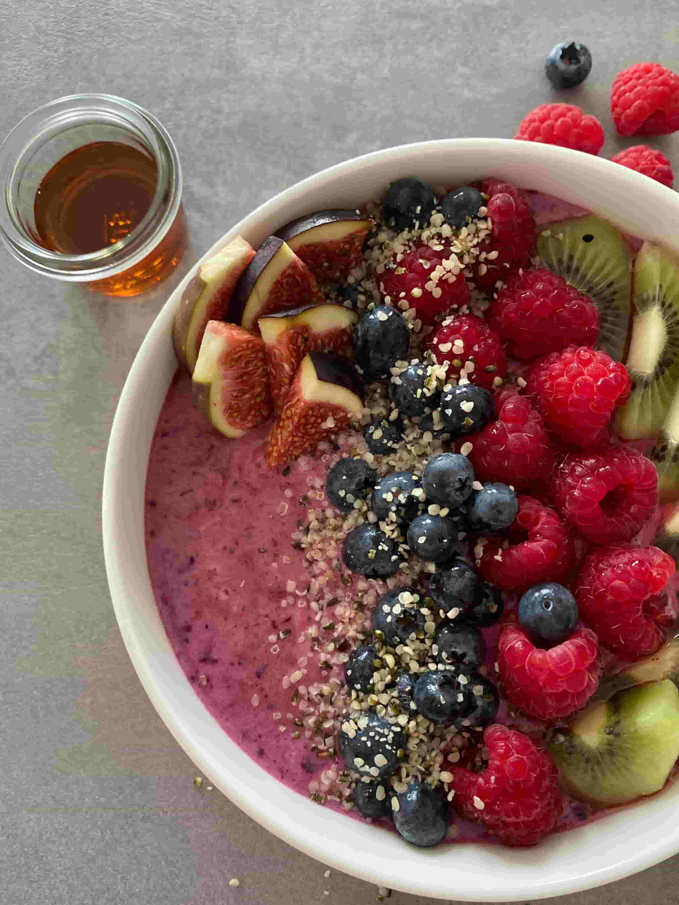 Bol de smoothie aux fruits Recipe Image