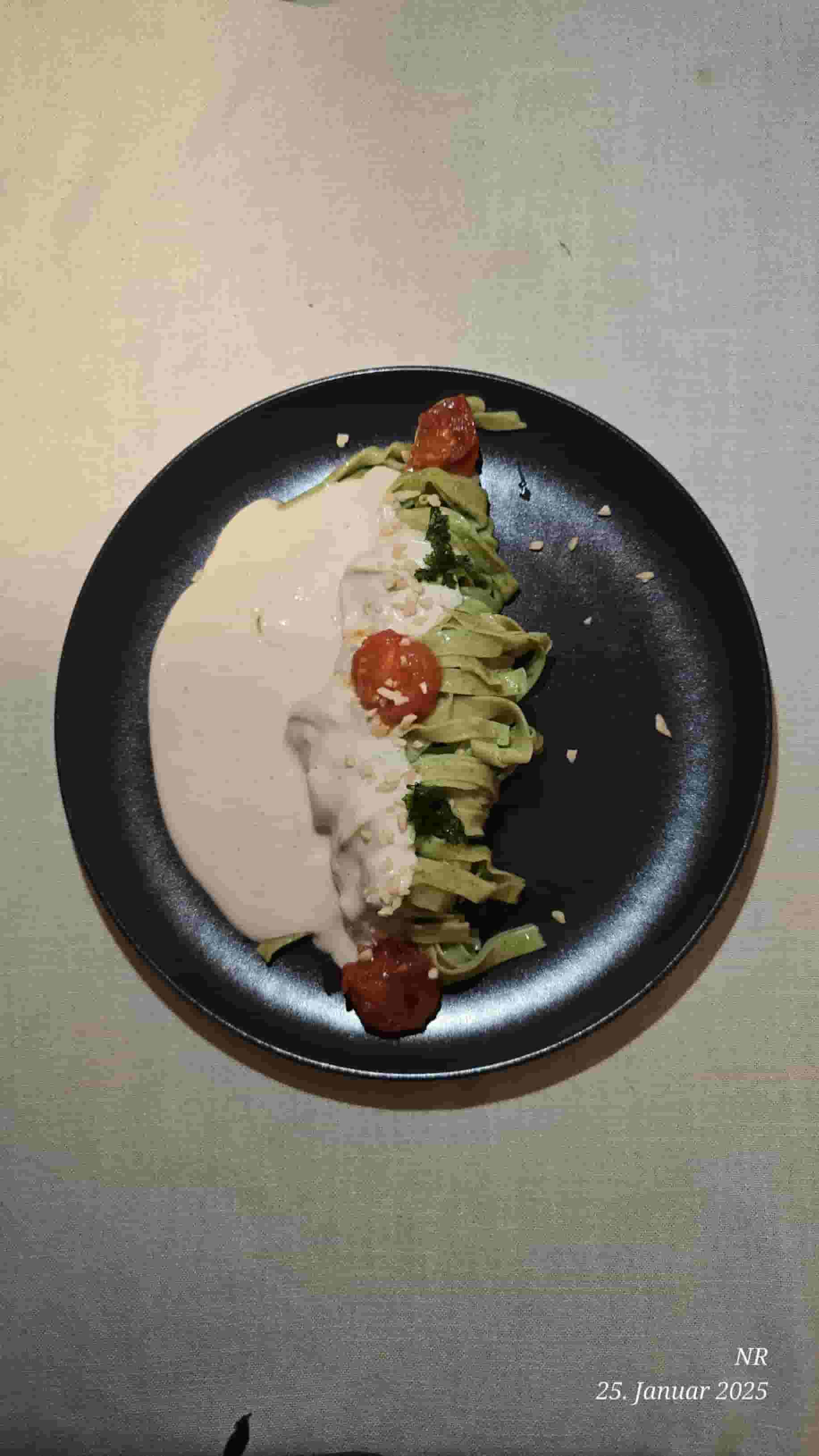 Spinaziepasta met amandelsaus Recipe Image
