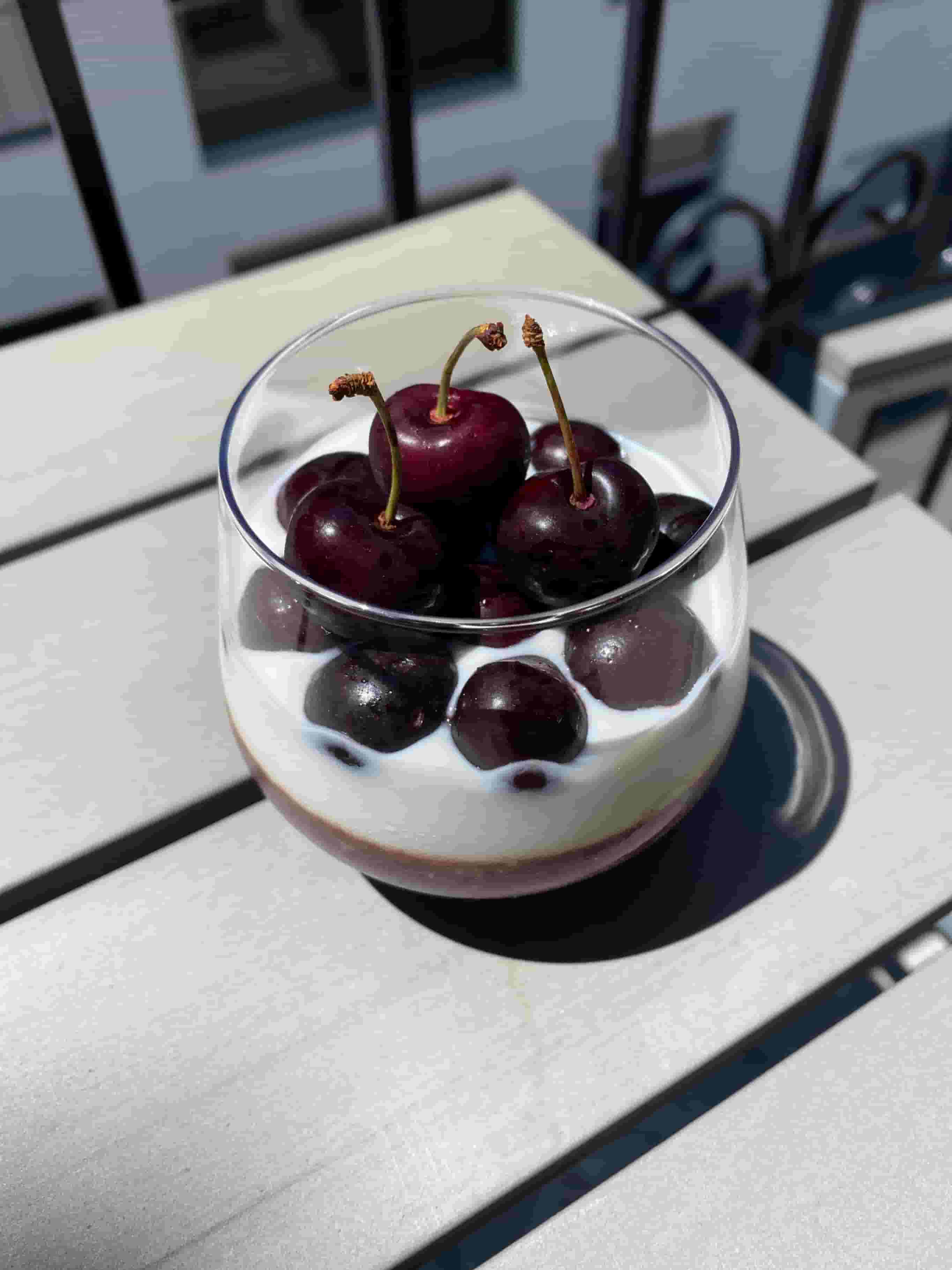 Pudding Chia z Wiśniami Recipe Image