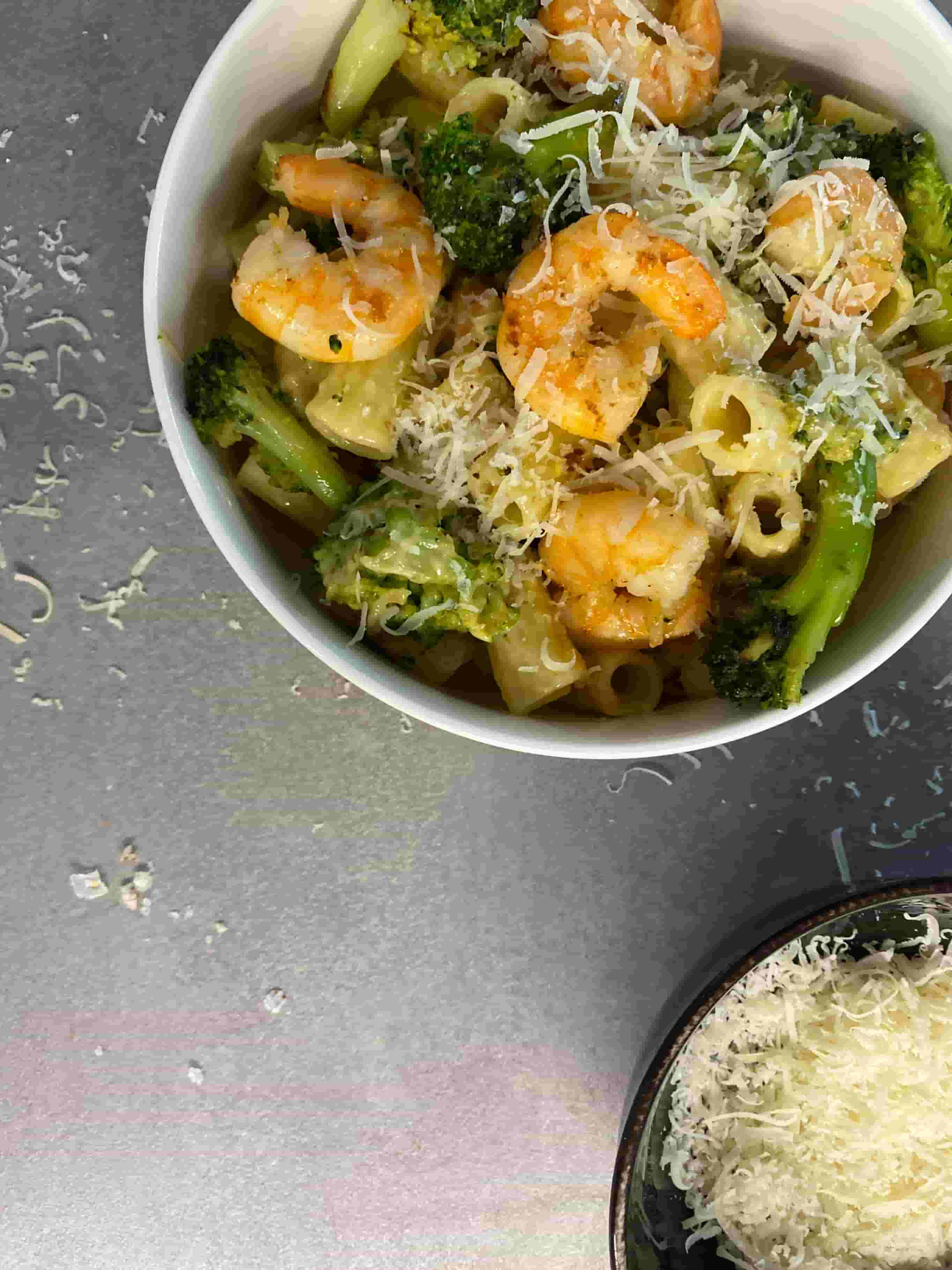 Garnelen-Brokkoli-Pasta mit Cheddar Recipe Image