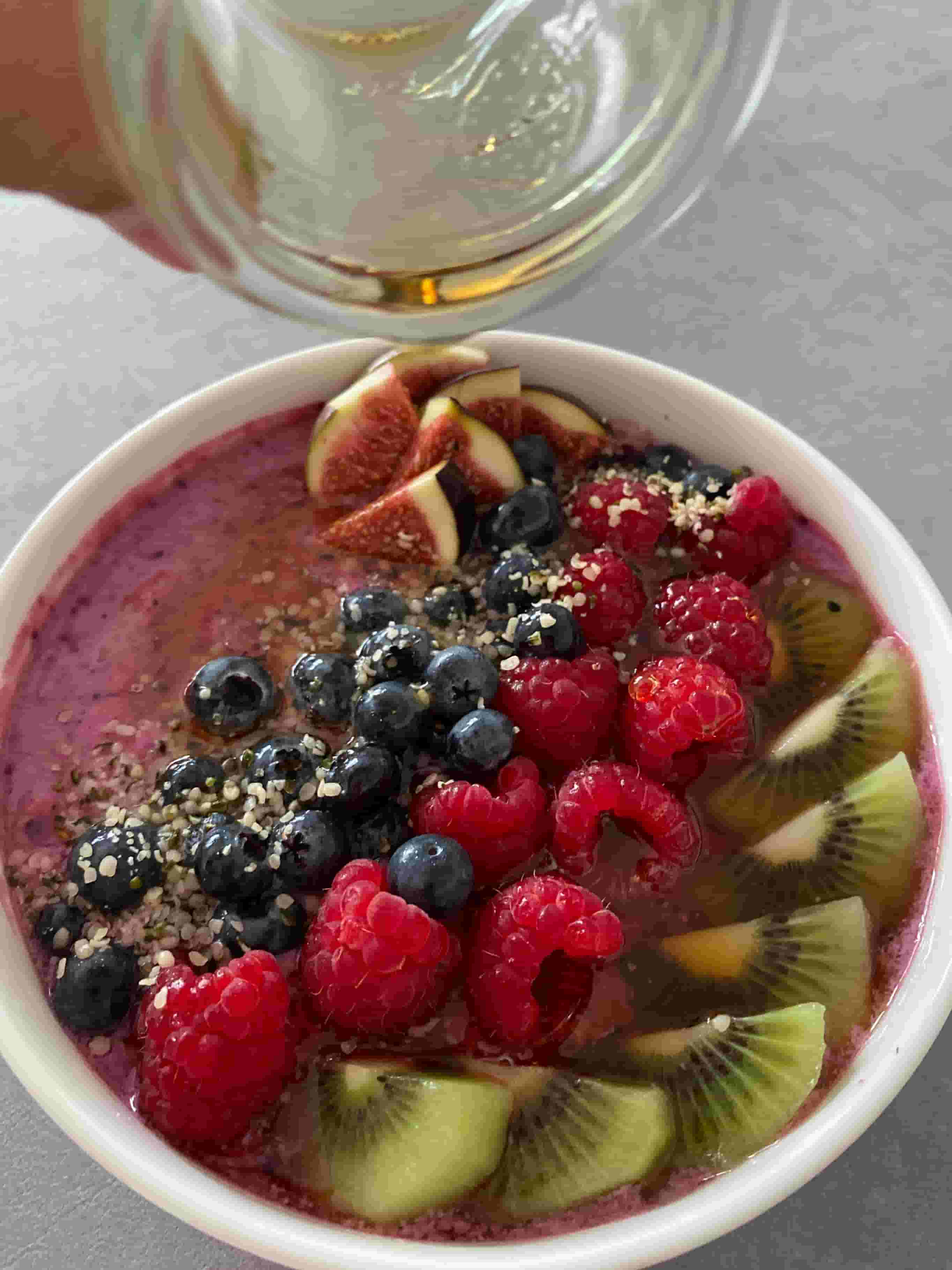 Bol de smoothie aux fruits Recipe Image