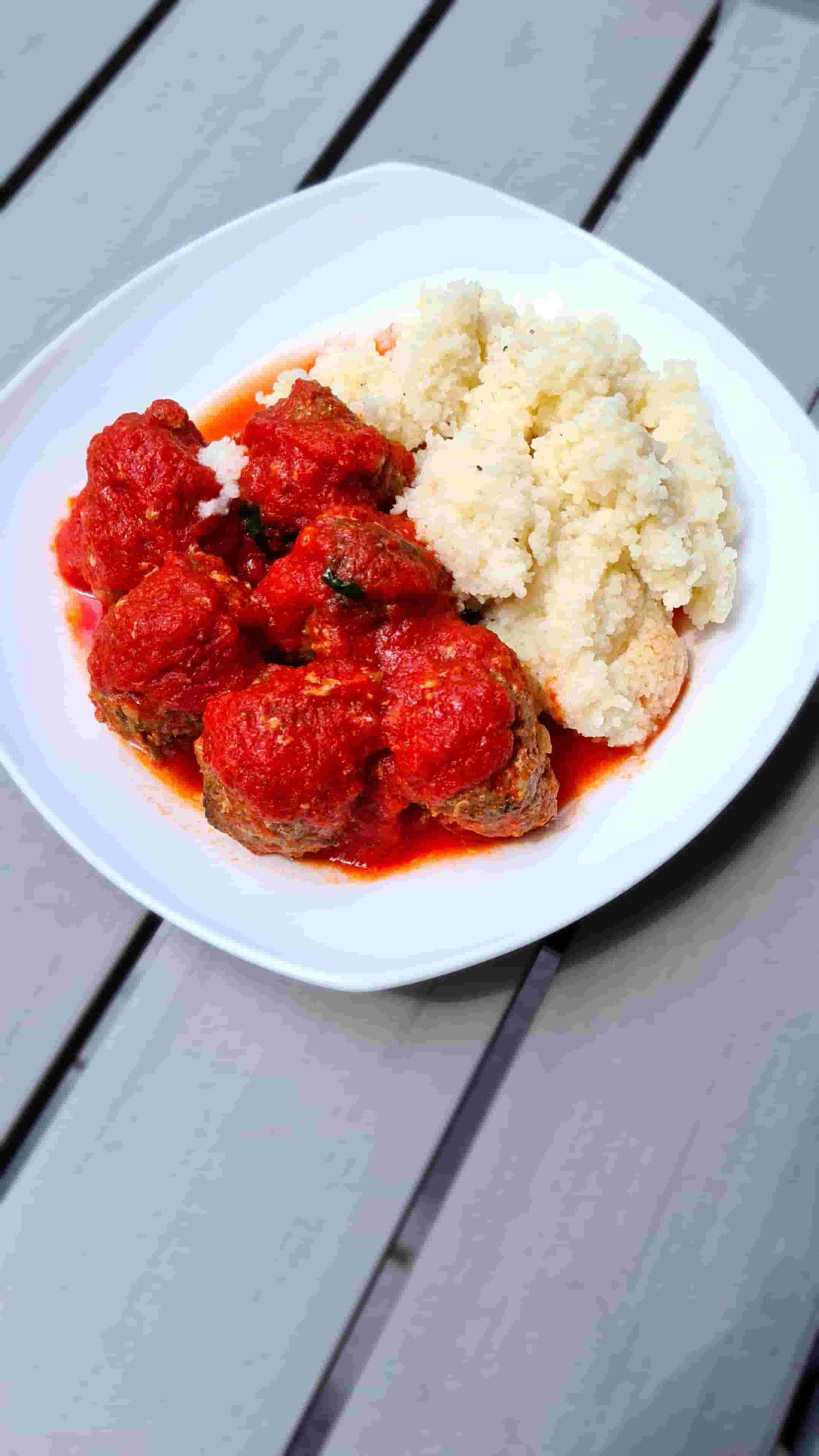 Pulpety w sosie pomidorowym z kuskusem Recipe Image