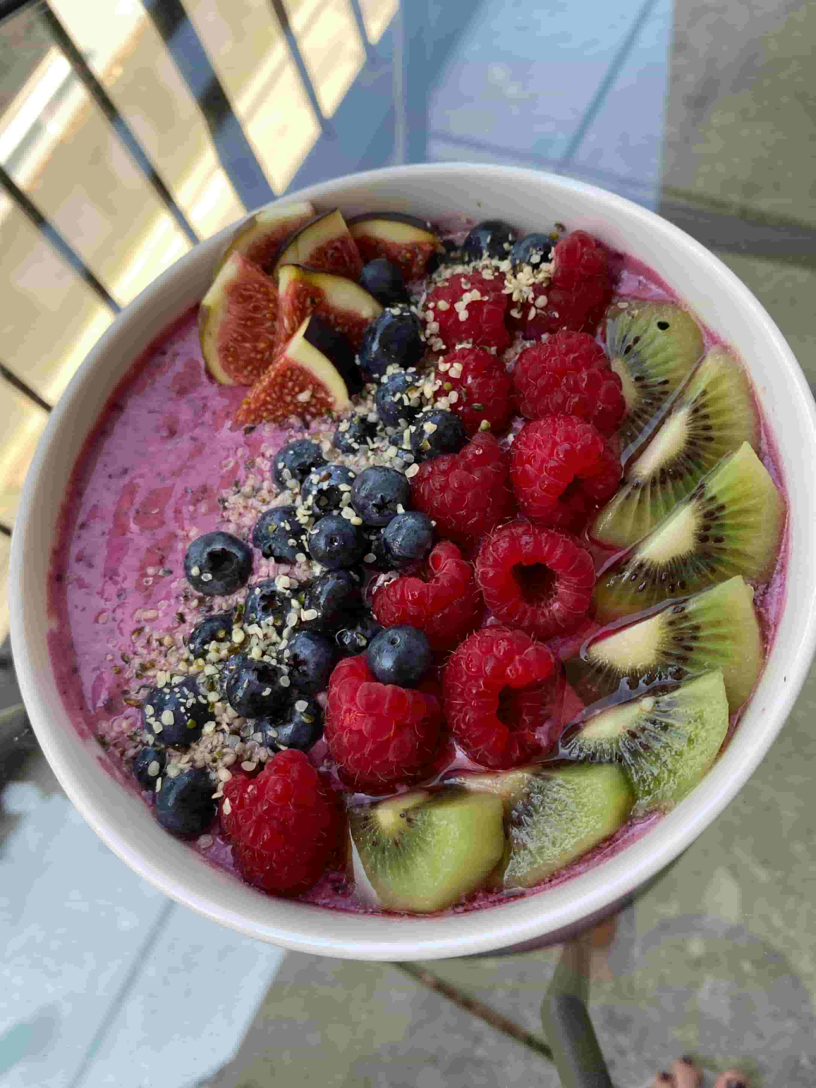 Bol de smoothie aux fruits Recipe Image