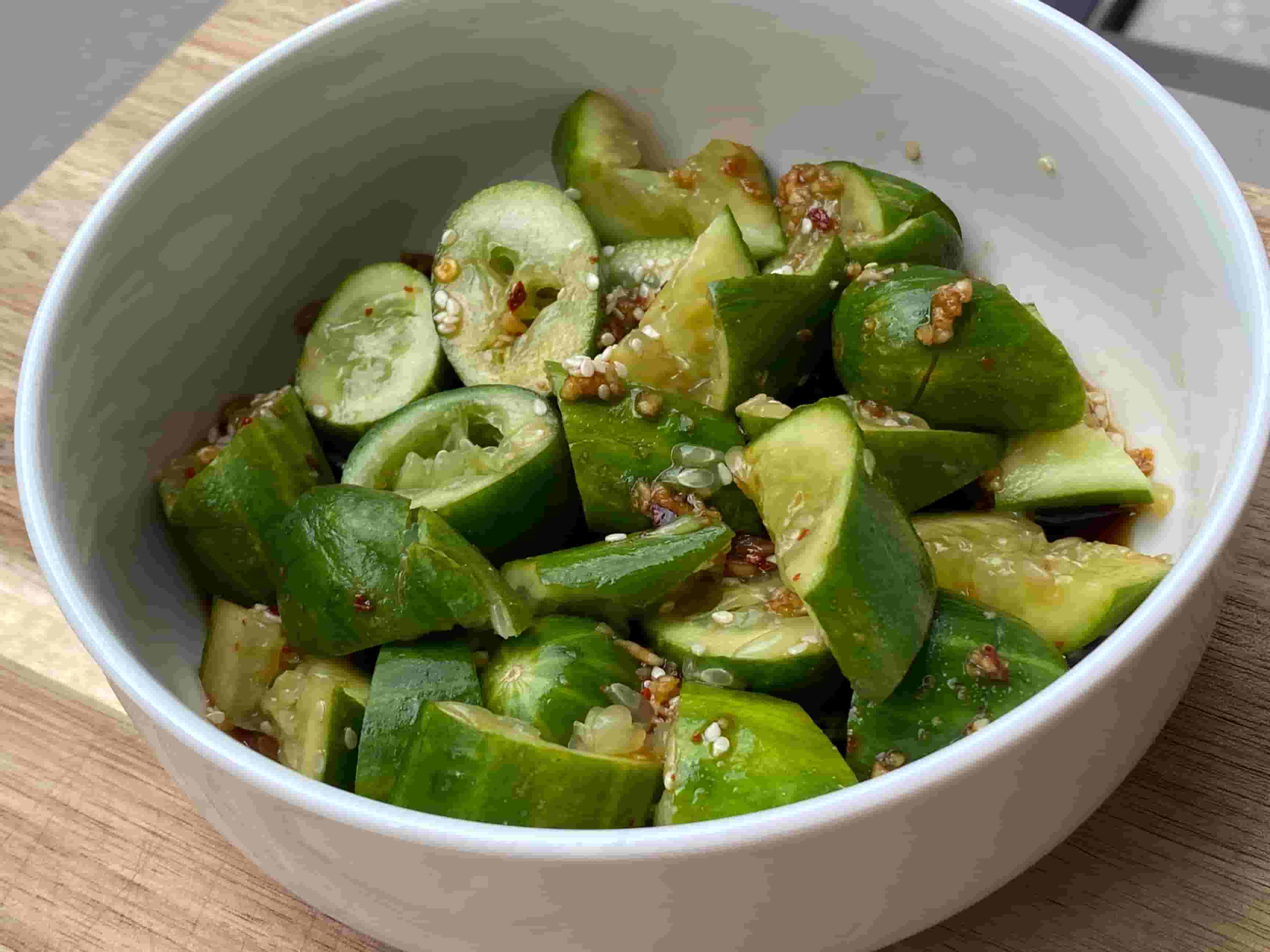 Азиатска салата от натрошени краставици Recipe Image