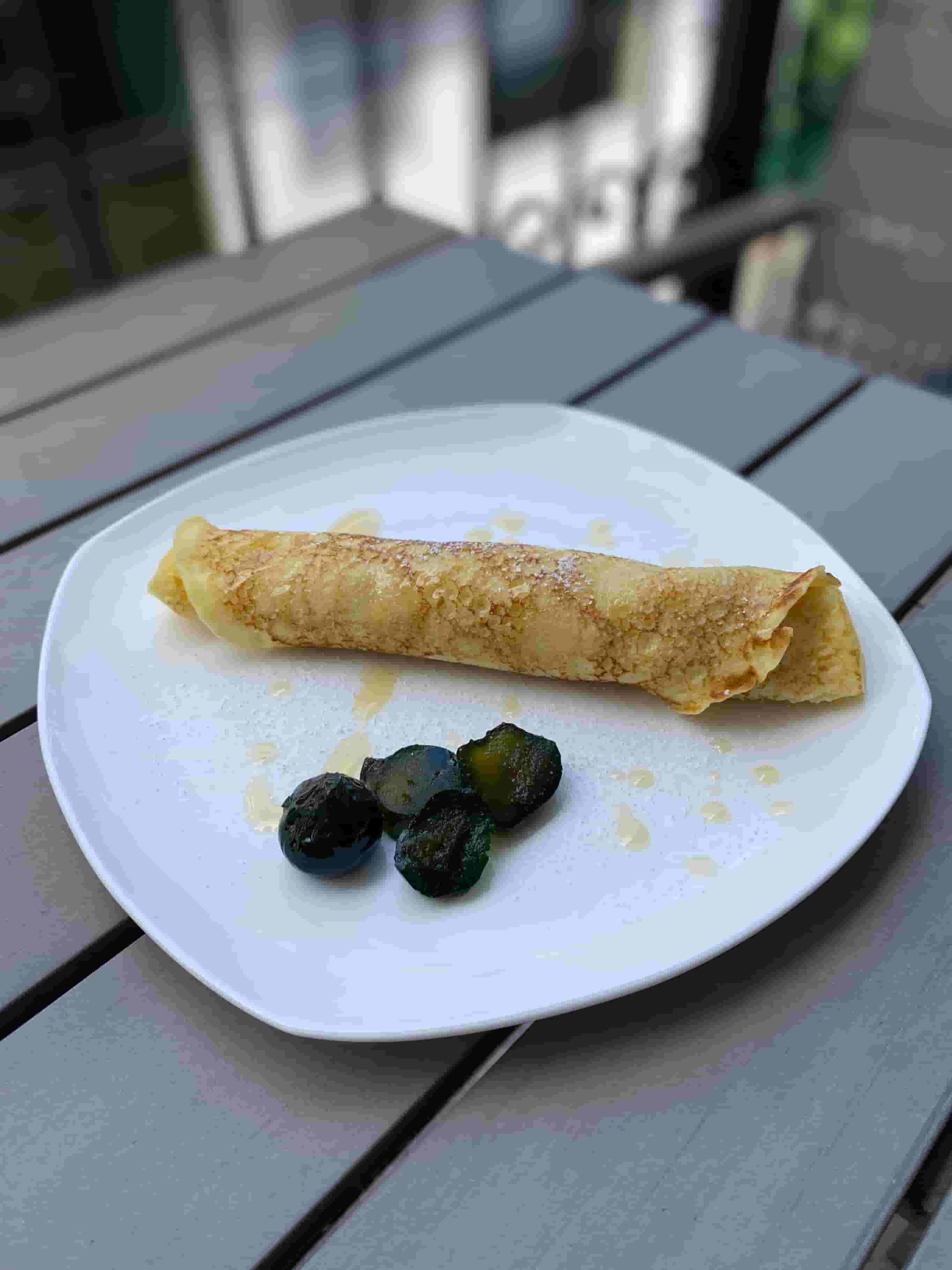 Słodkie Naleśniki z Domową Konfiturą z Zielonych Fig Recipe Image