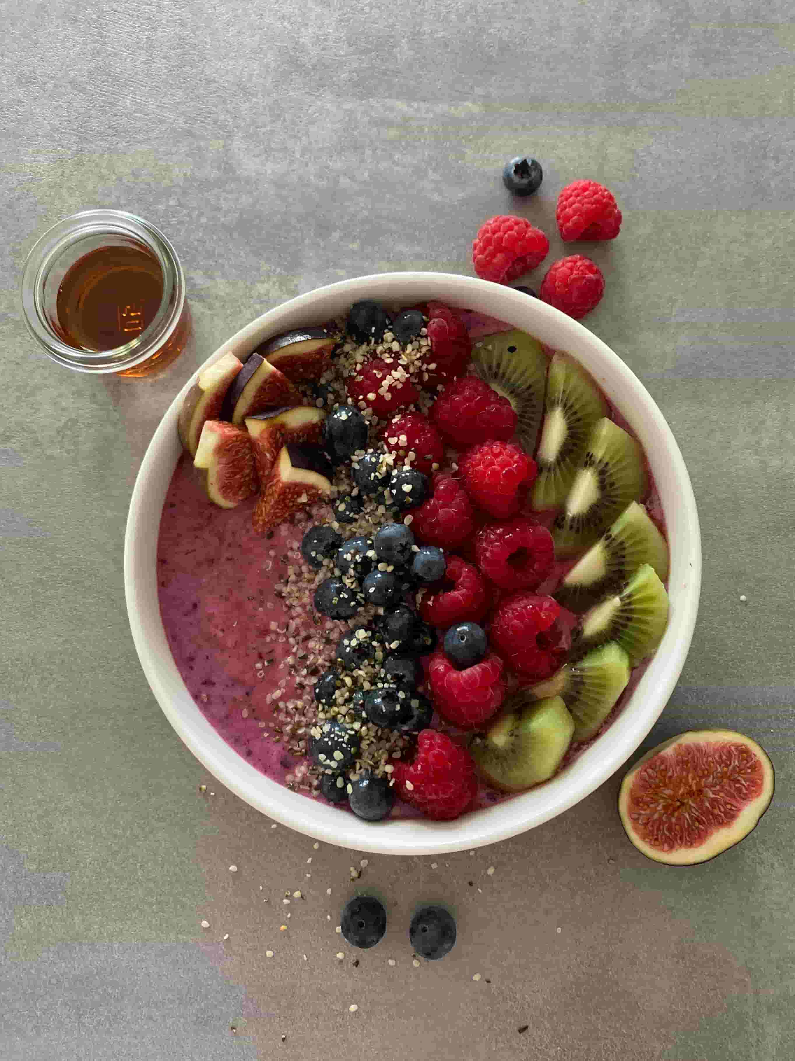 Bol de smoothie aux fruits Recipe Image
