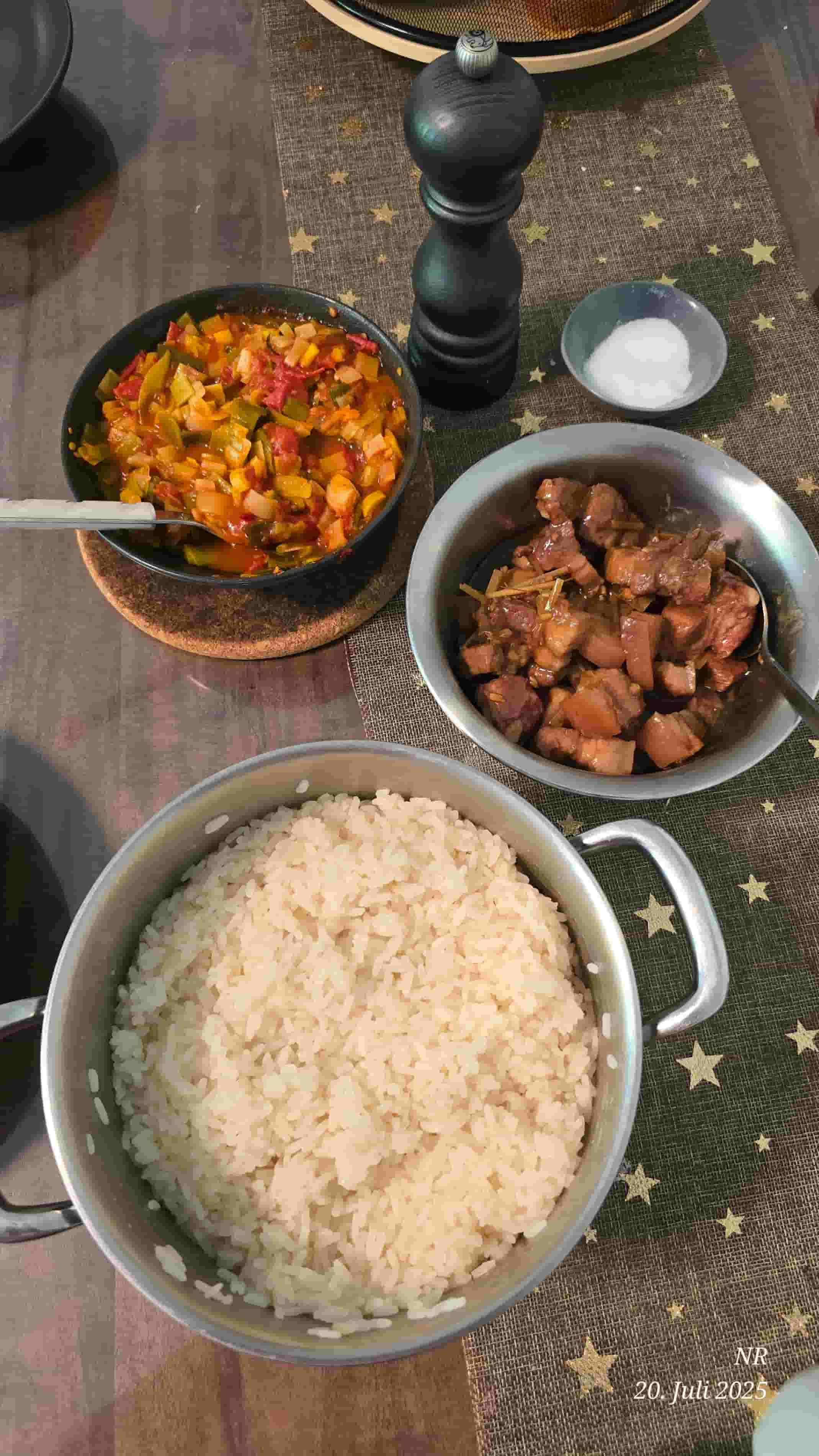 Zart geschmorter Schweinebauch nach asiatischer Art mit Zitronengras und Honig-Marinade Recipe Image