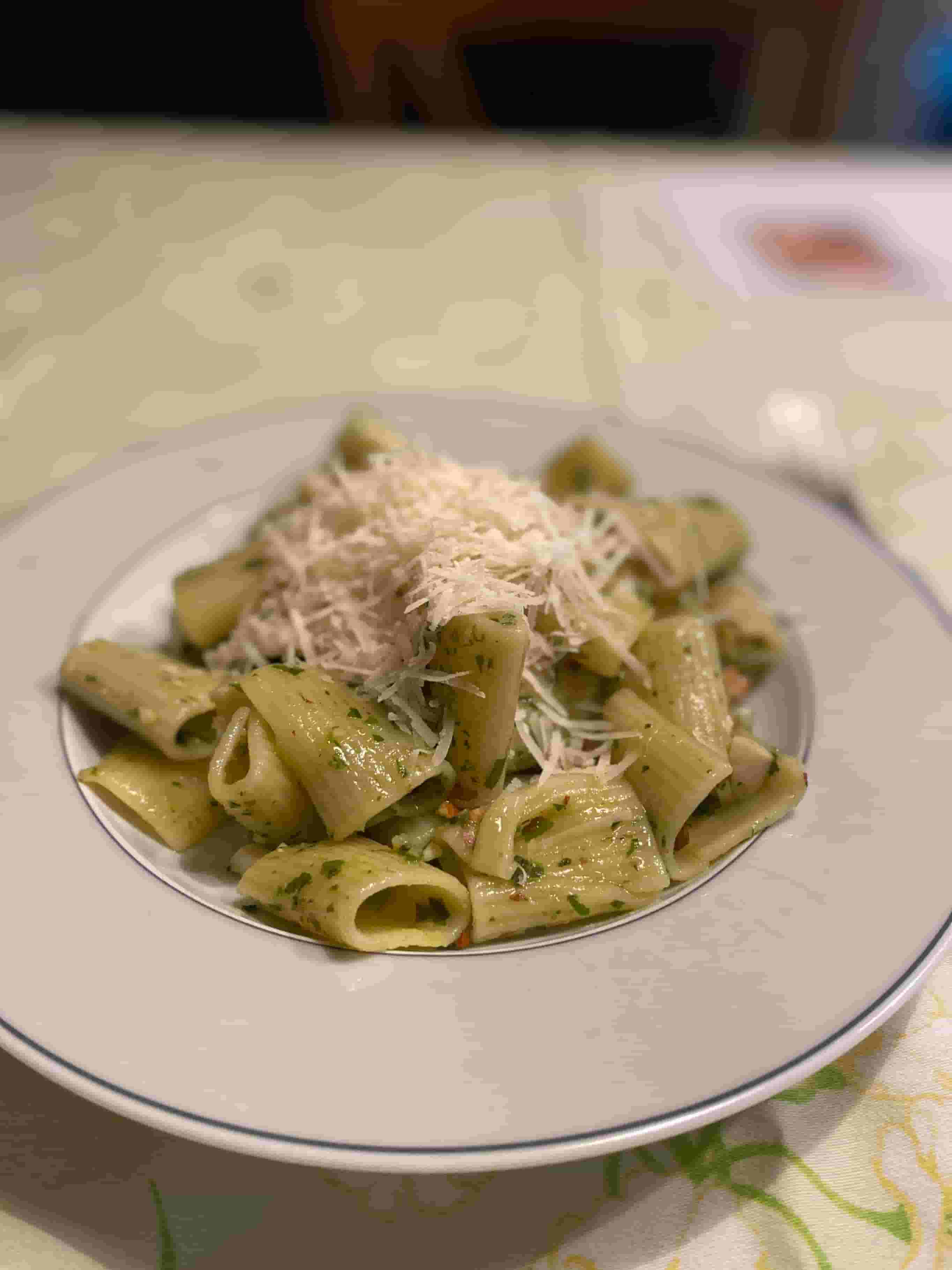 Тортильони с песто от див чесън и бадеми Recipe Image
