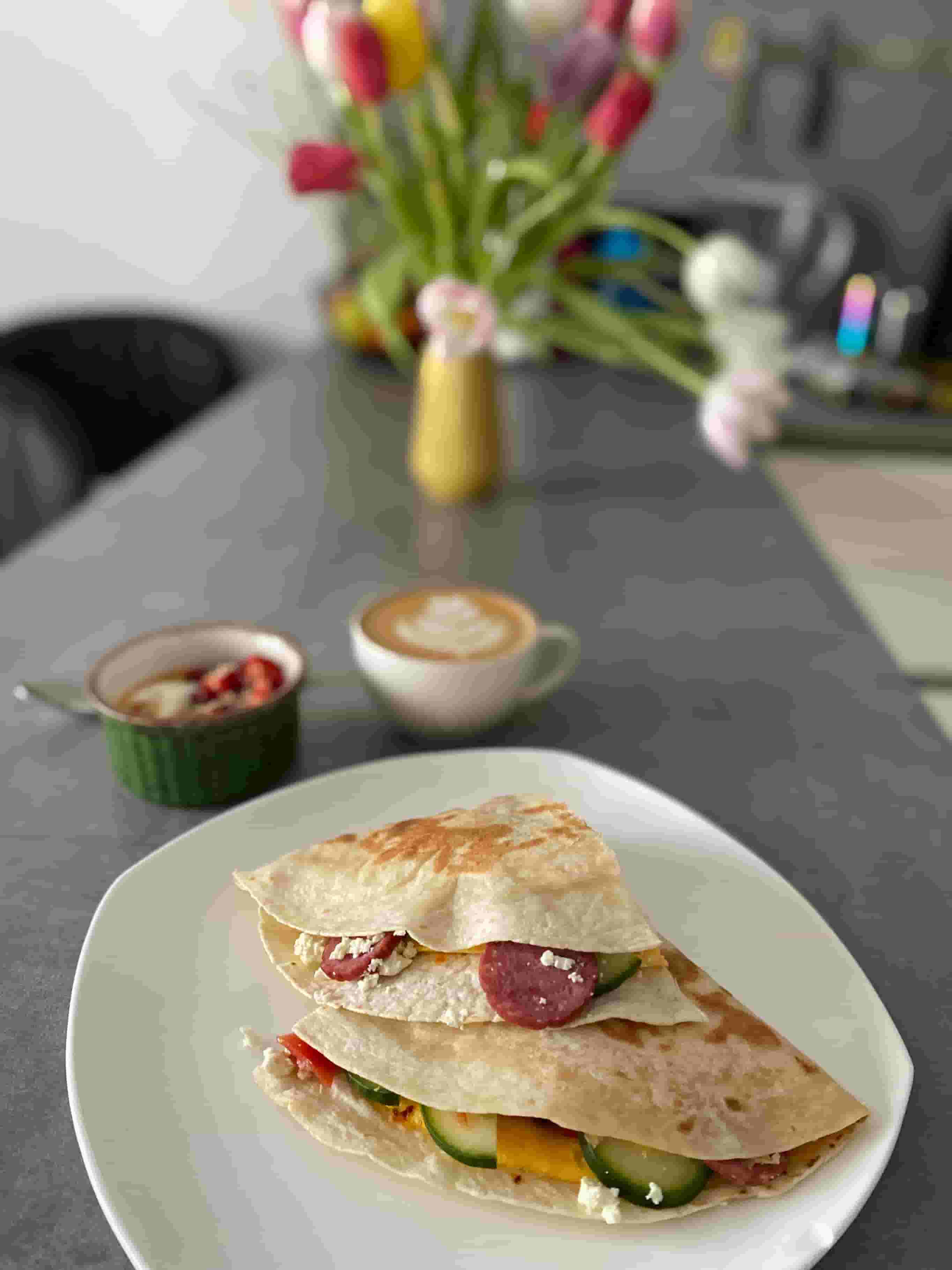 Quesadilla de Desayuno Rica en Proteínas Recipe Image