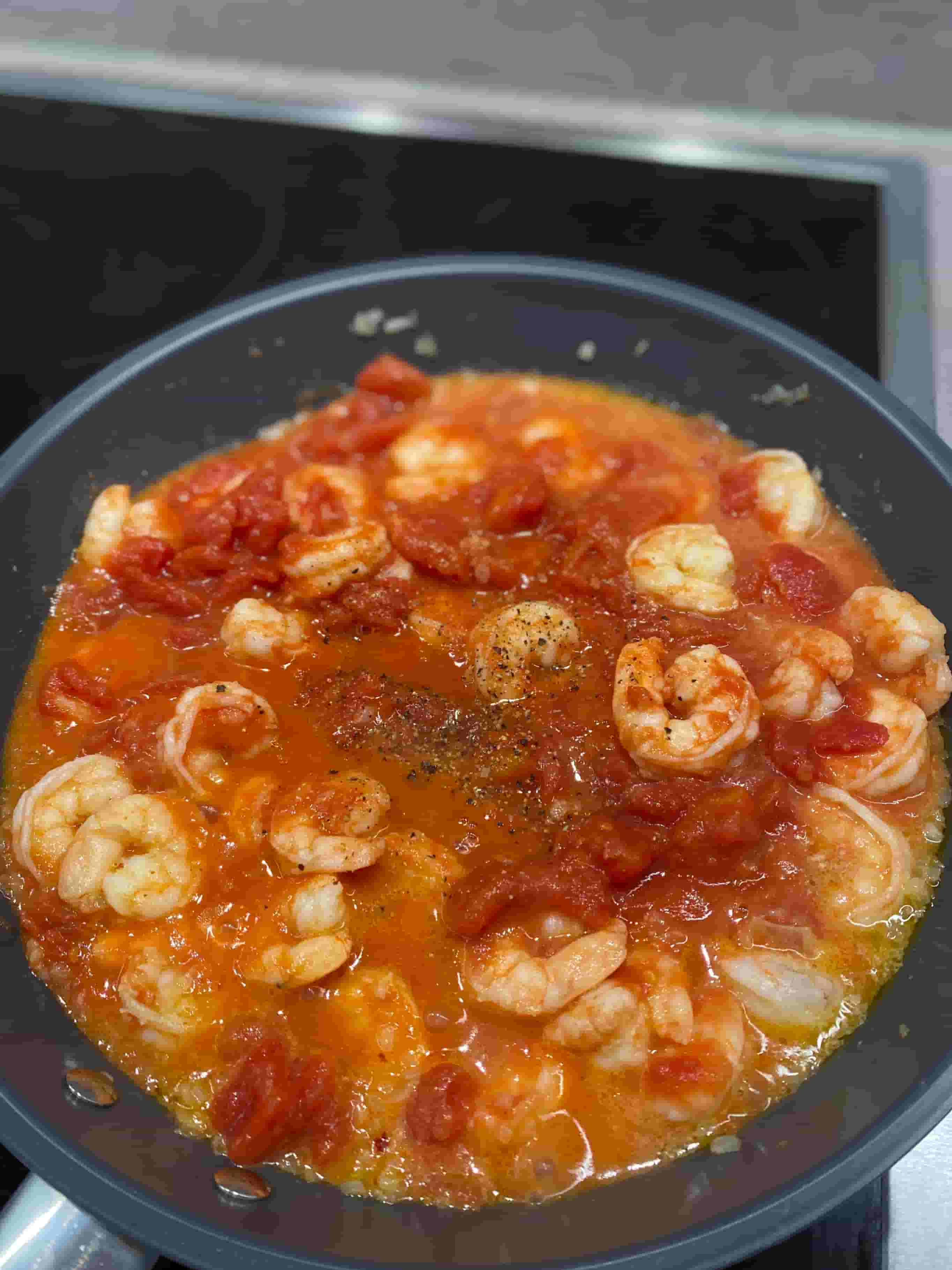 Паста със скариди и сос от фета и домати Recipe Image