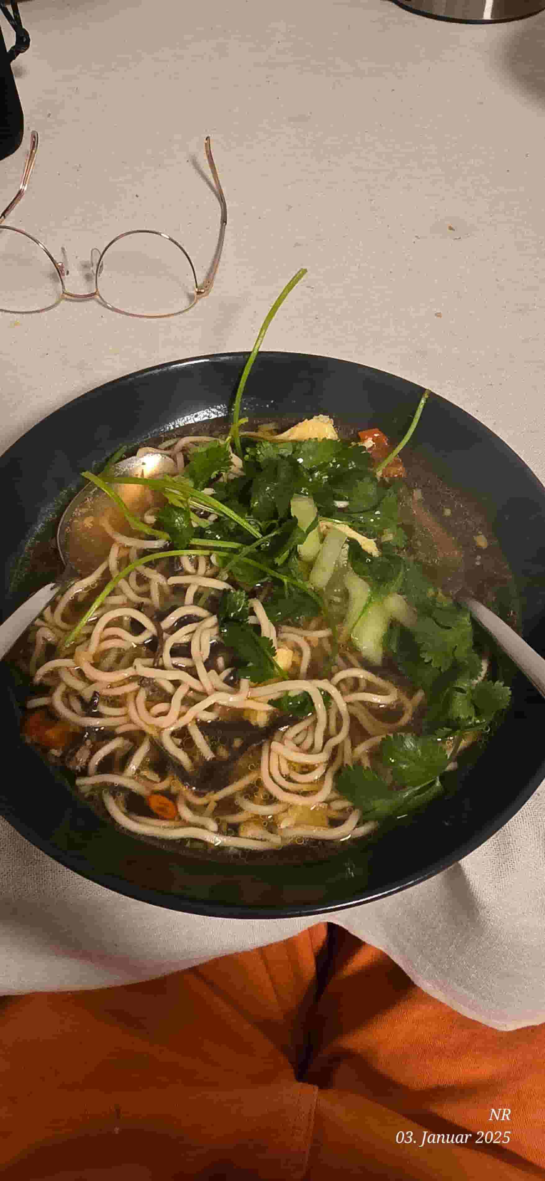 Sopa de fideos estilo ramen Recipe Image