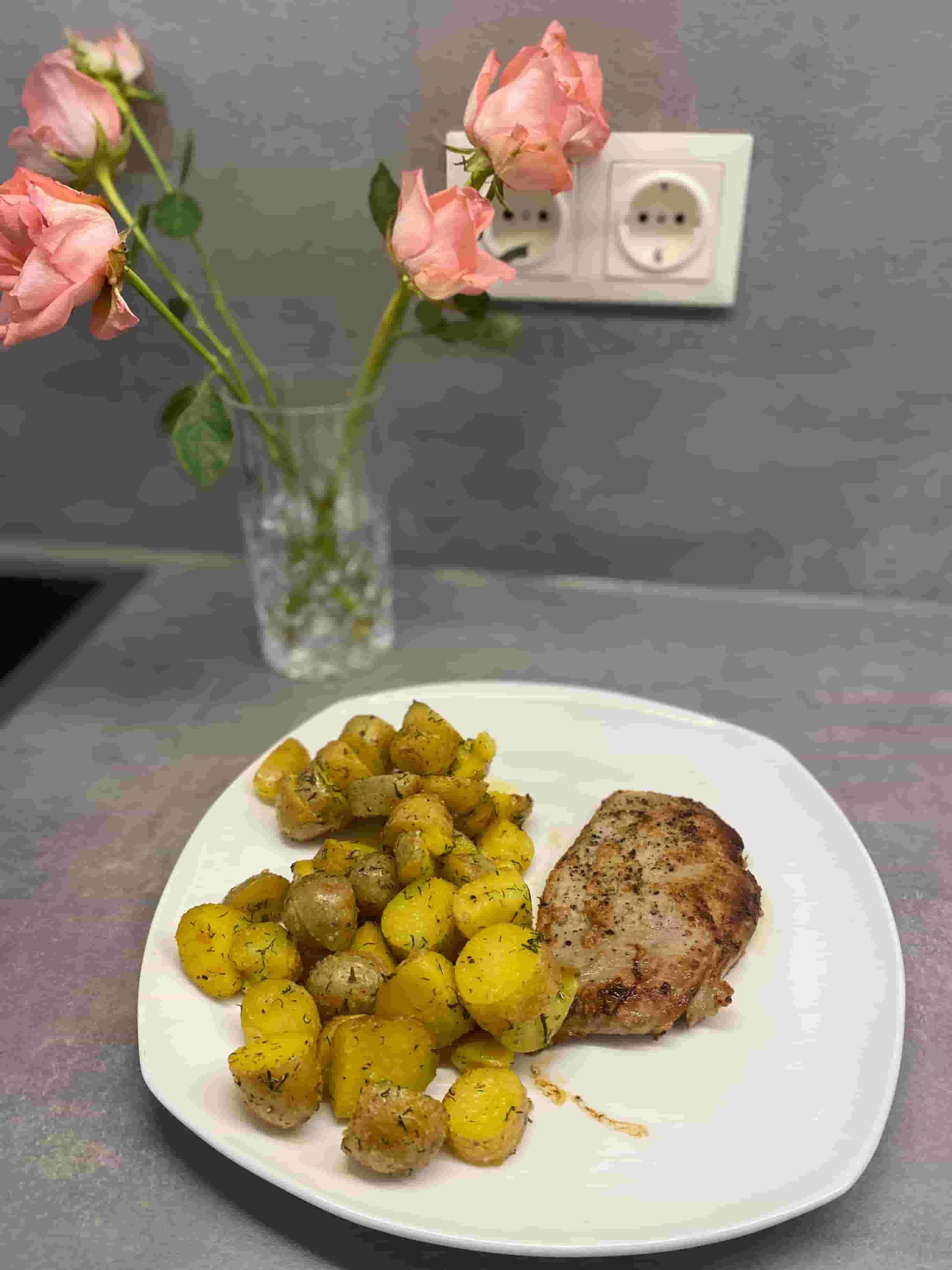 Натурален шницел с бейби картофи Recipe Image
