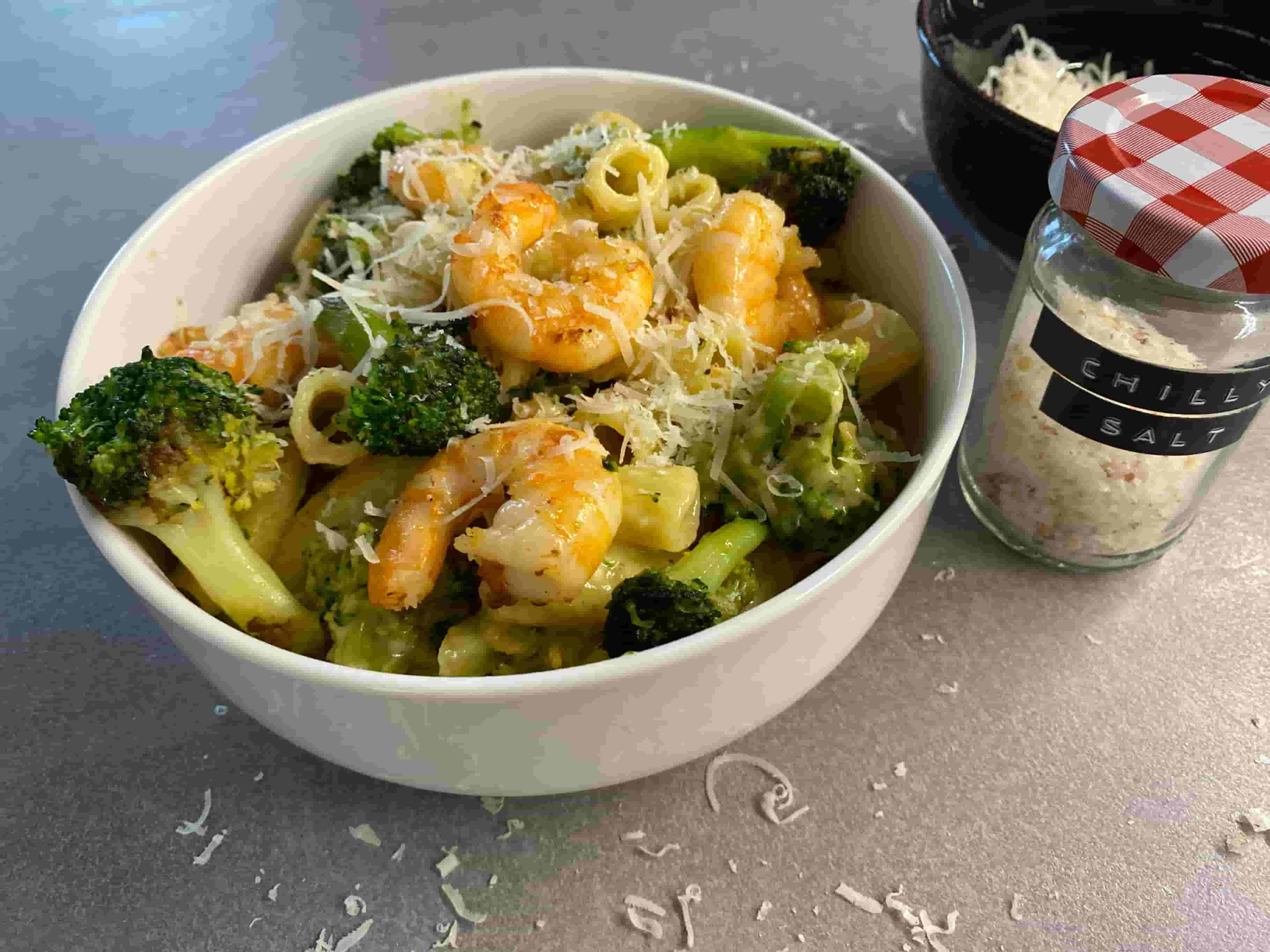 Garnelen-Brokkoli-Pasta mit Cheddar Recipe Image