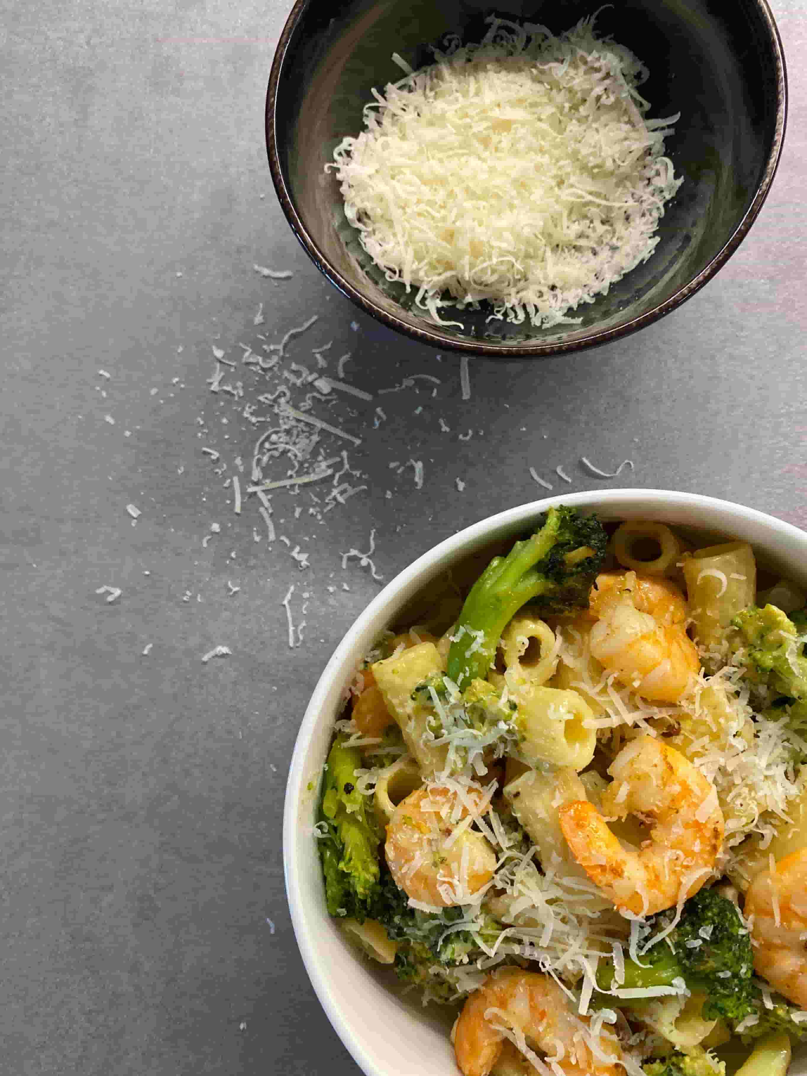 Garnelen-Brokkoli-Pasta mit Cheddar Recipe Image