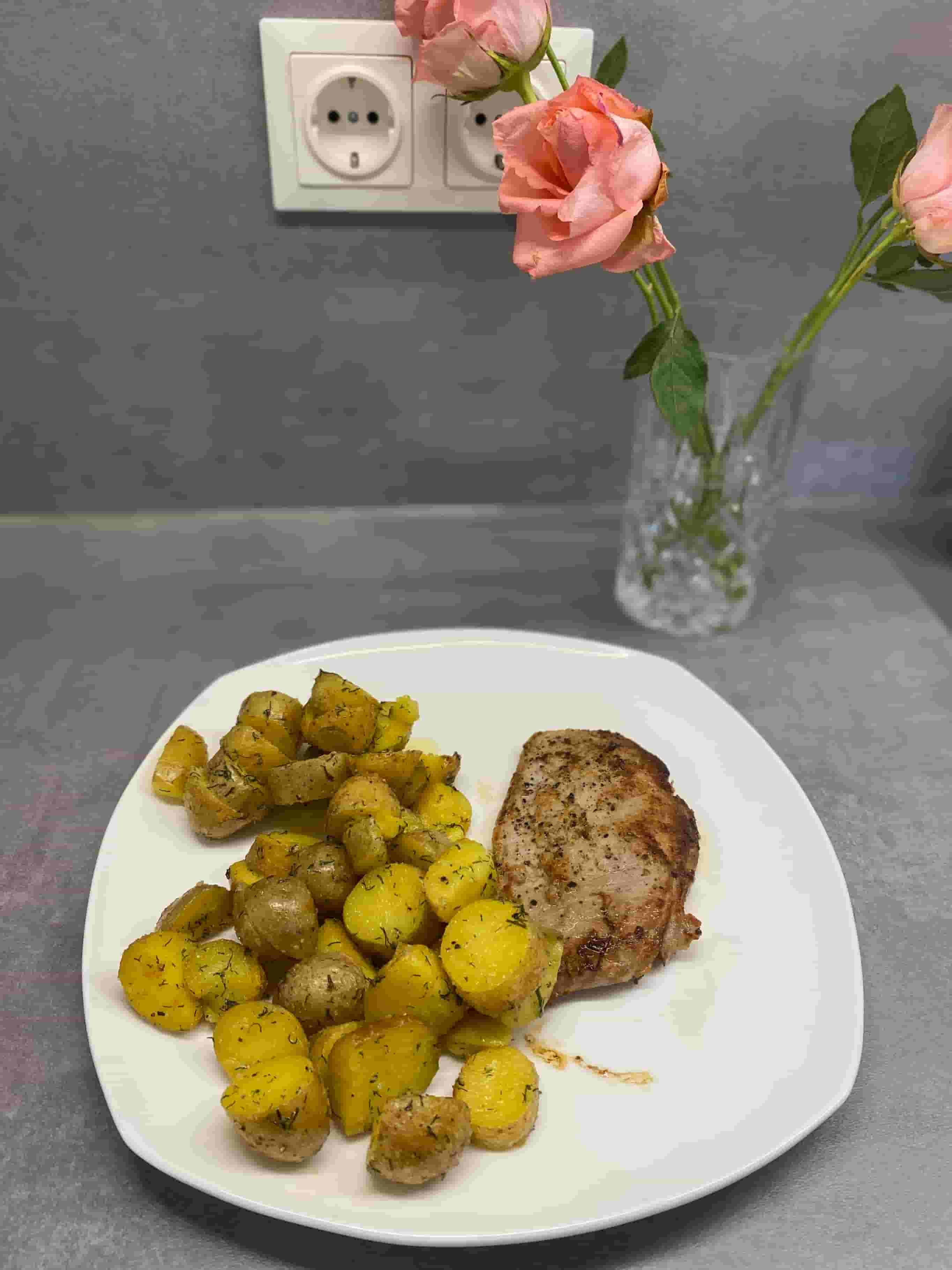 Натурален шницел с бейби картофи Recipe Image