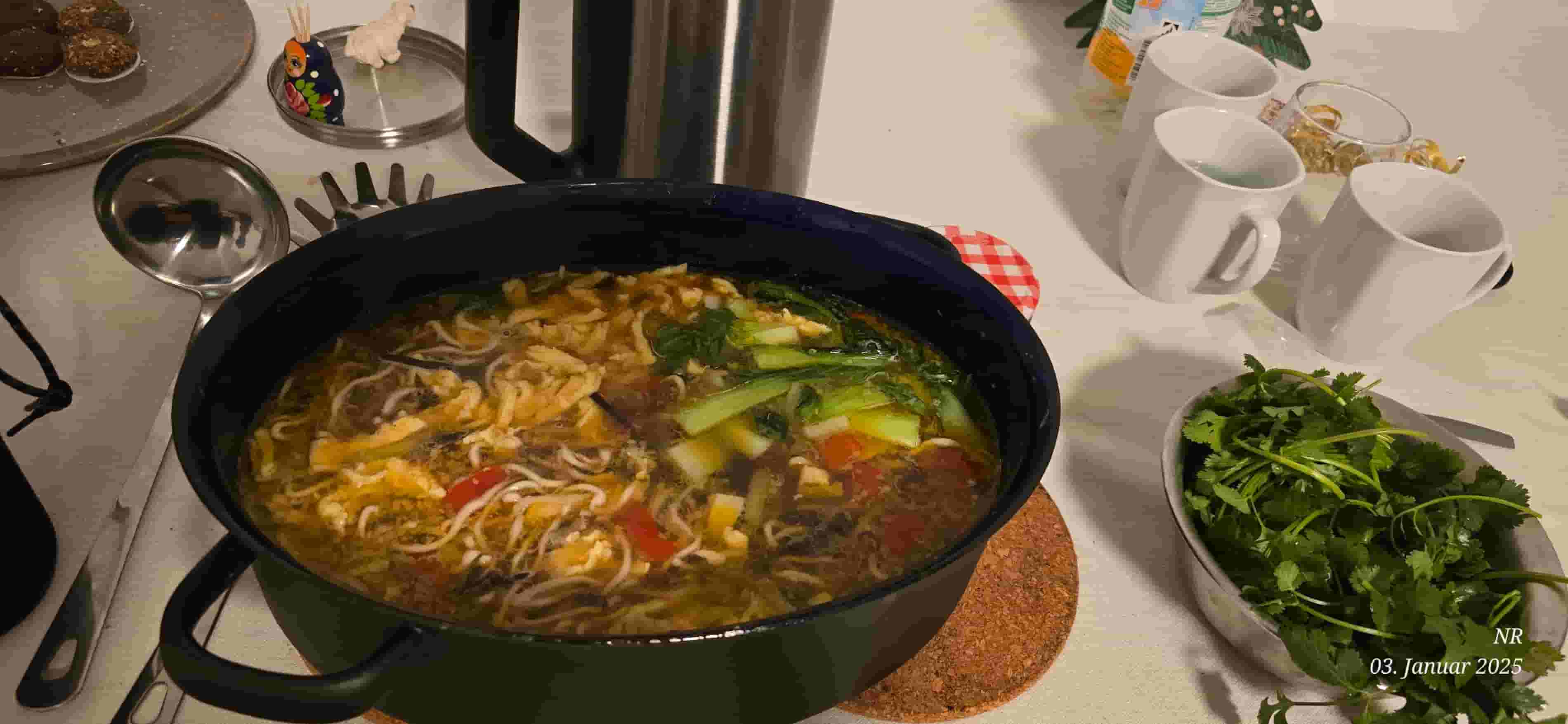 Sopa de fideos estilo ramen Recipe Image