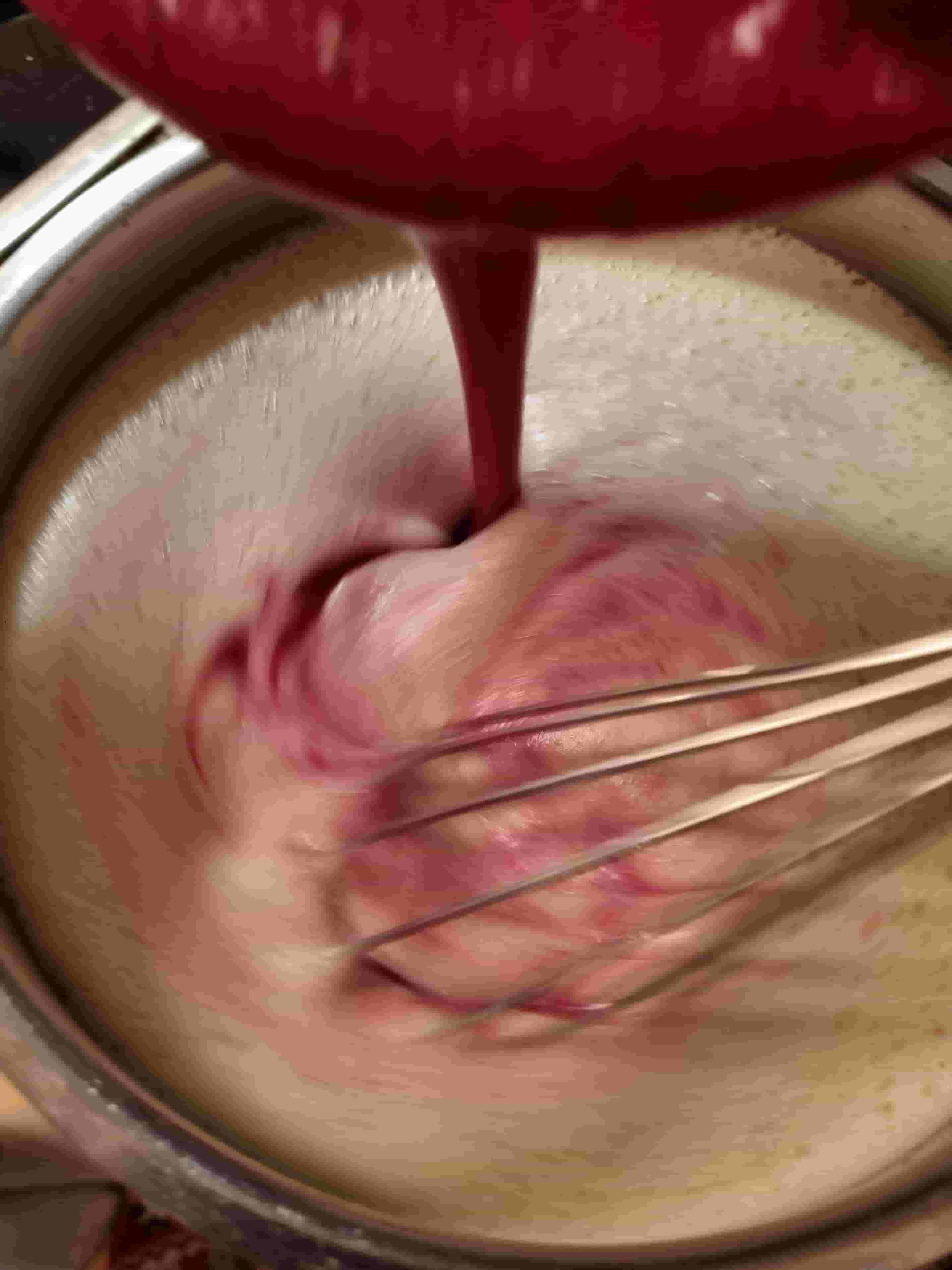 Helado cremoso de pitahaya y fresa Recipe Image
