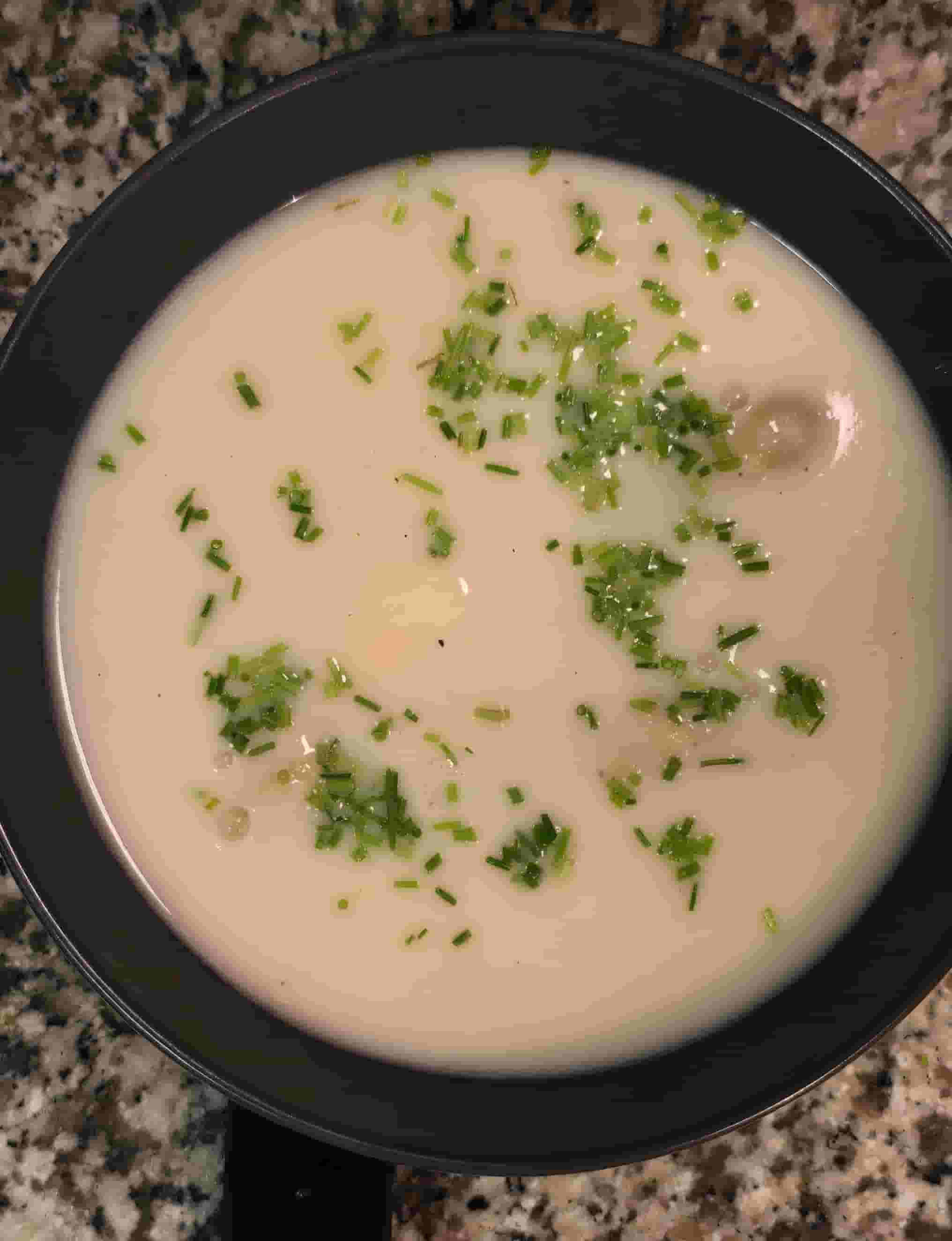 Wegańska kremowa zupa szparagowa z kawałkami szparagów Recipe Image