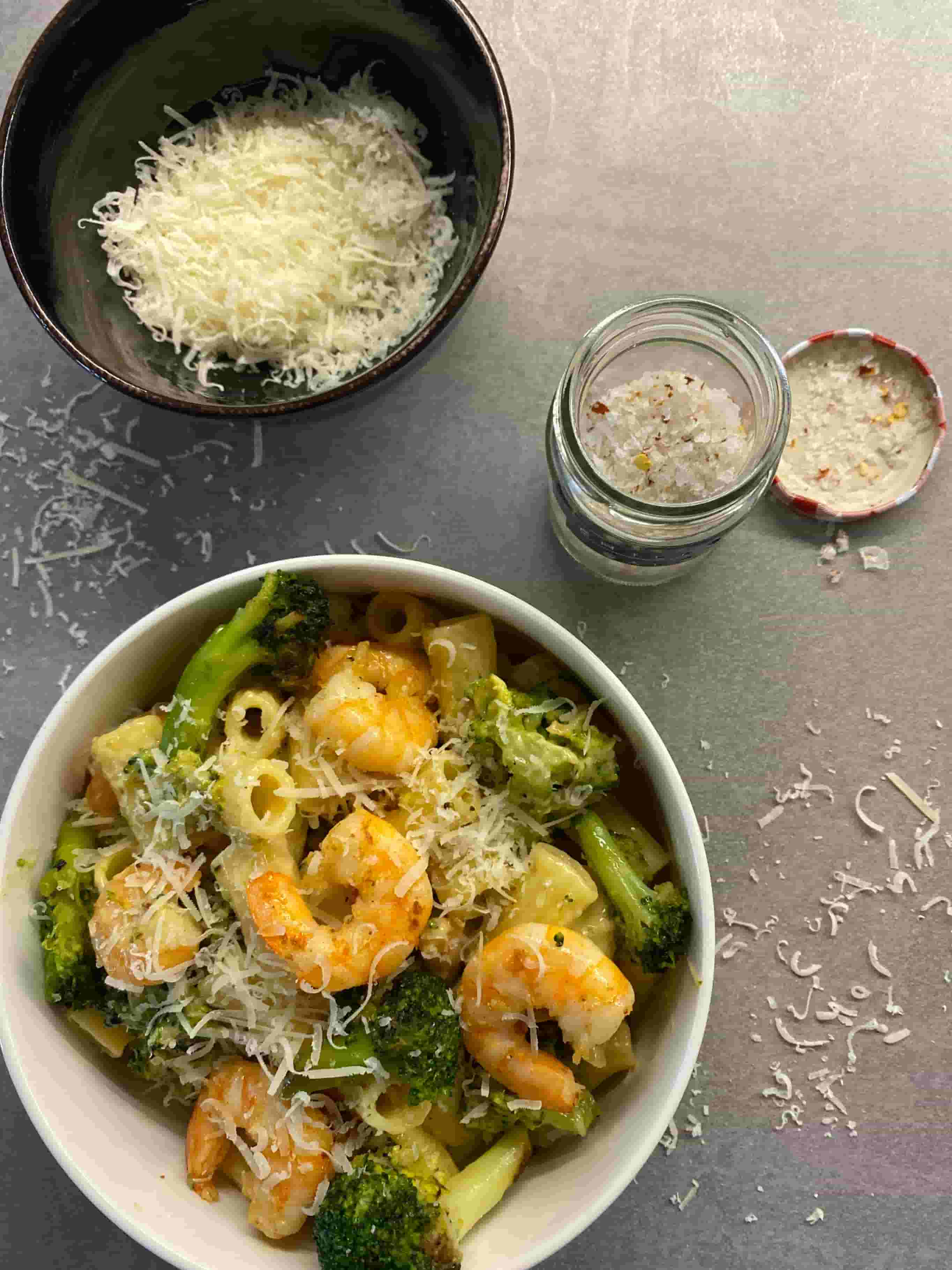Garnelen-Brokkoli-Pasta mit Cheddar Recipe Image