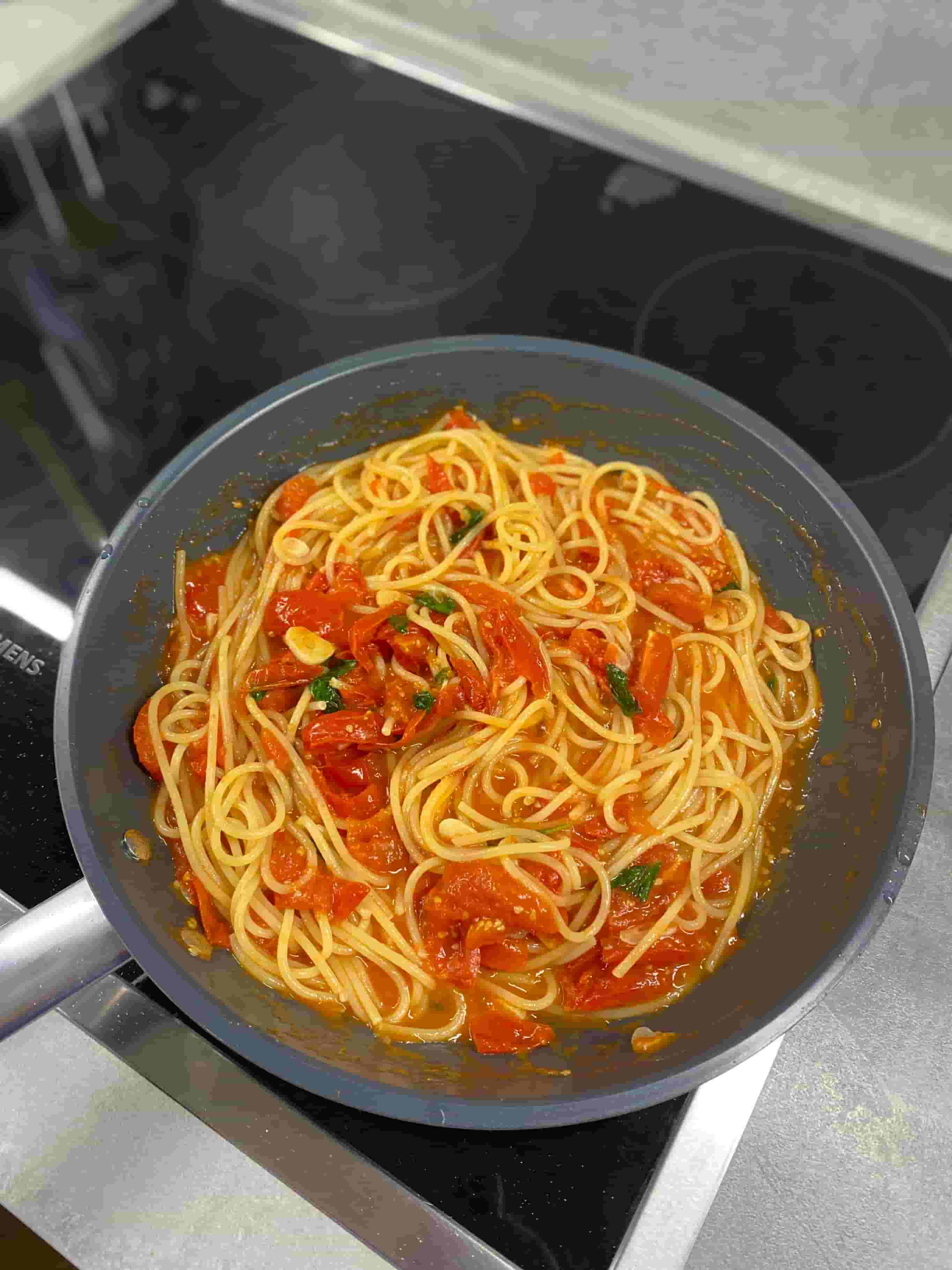 Pasta Pomodoro mit Burrata Recipe Image