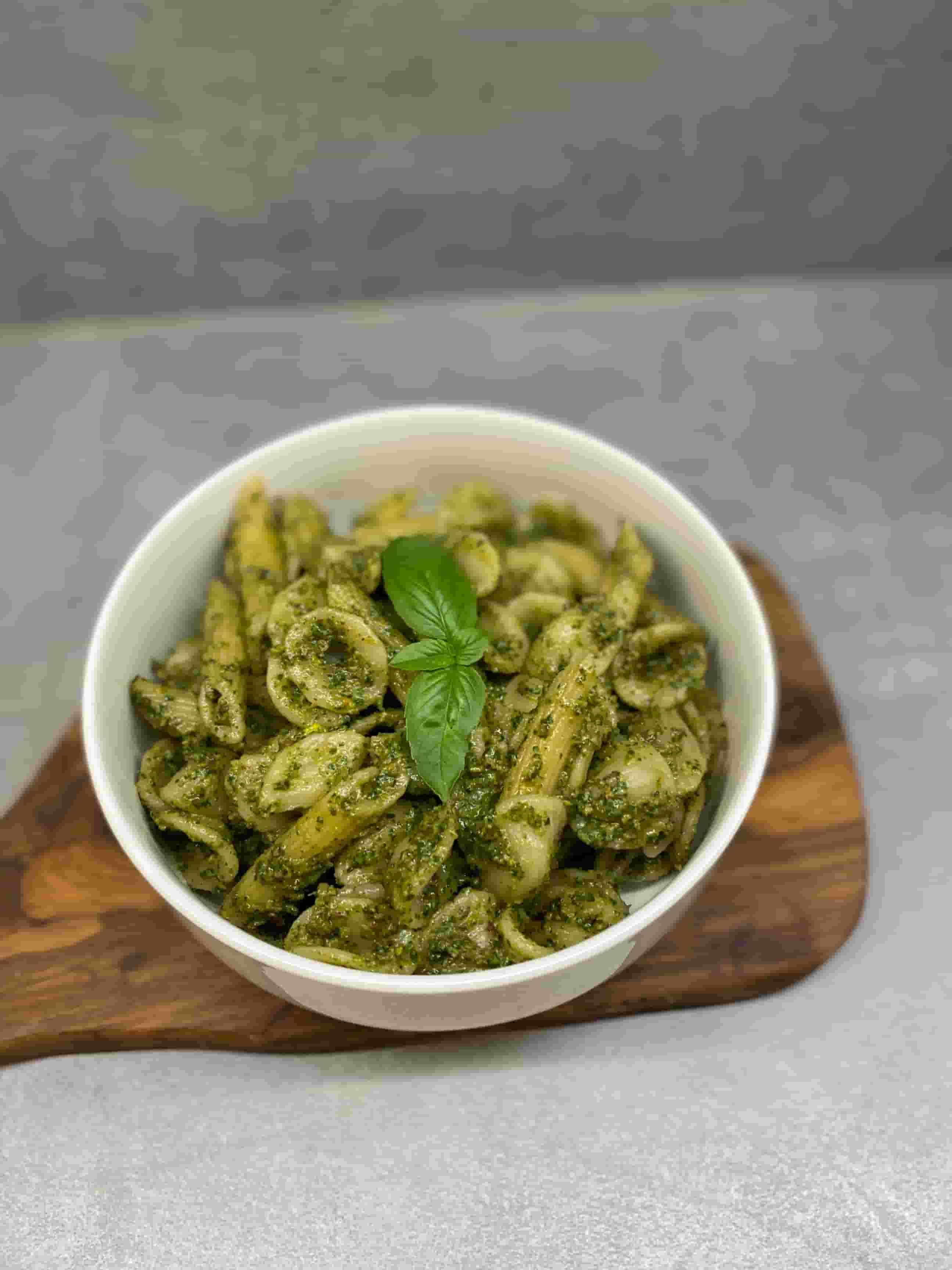 Pasta con Pesto de Acelga y Hojas de Remolacha Recipe Image