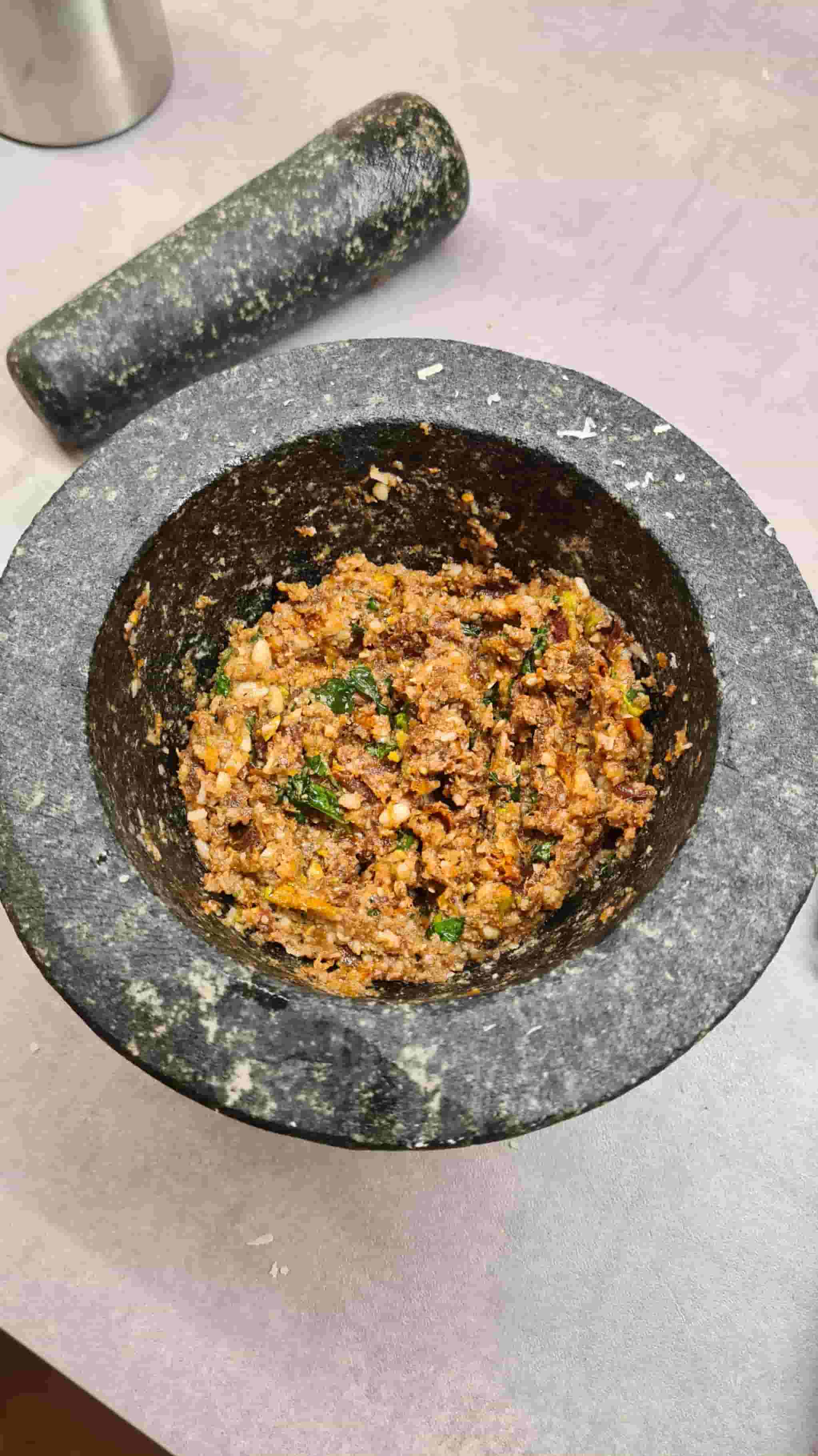 Spaghetti z czerwonym pesto i tuńczykiem Recipe Image