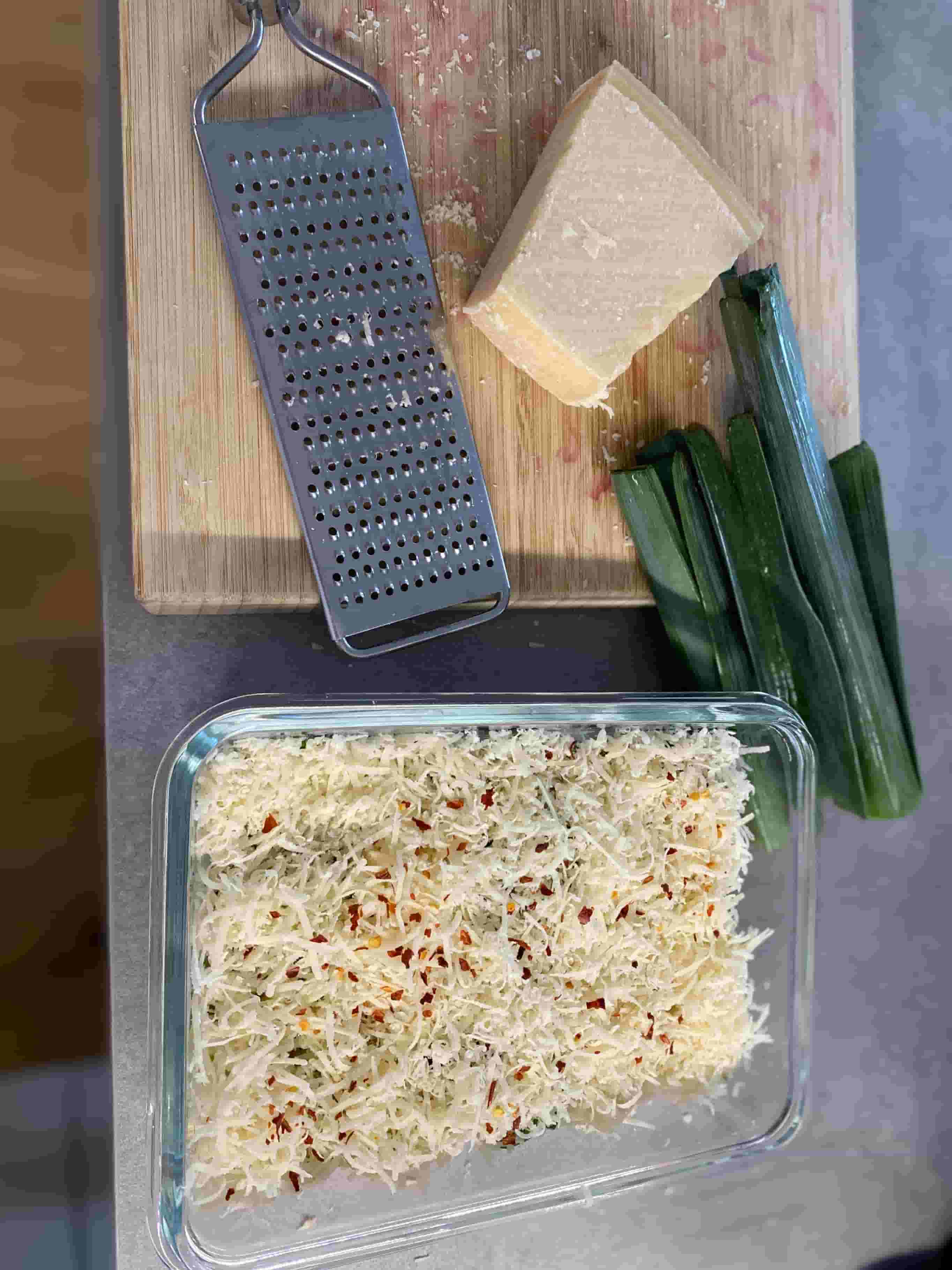 Праз с крем и пармезанов сос Recipe Image