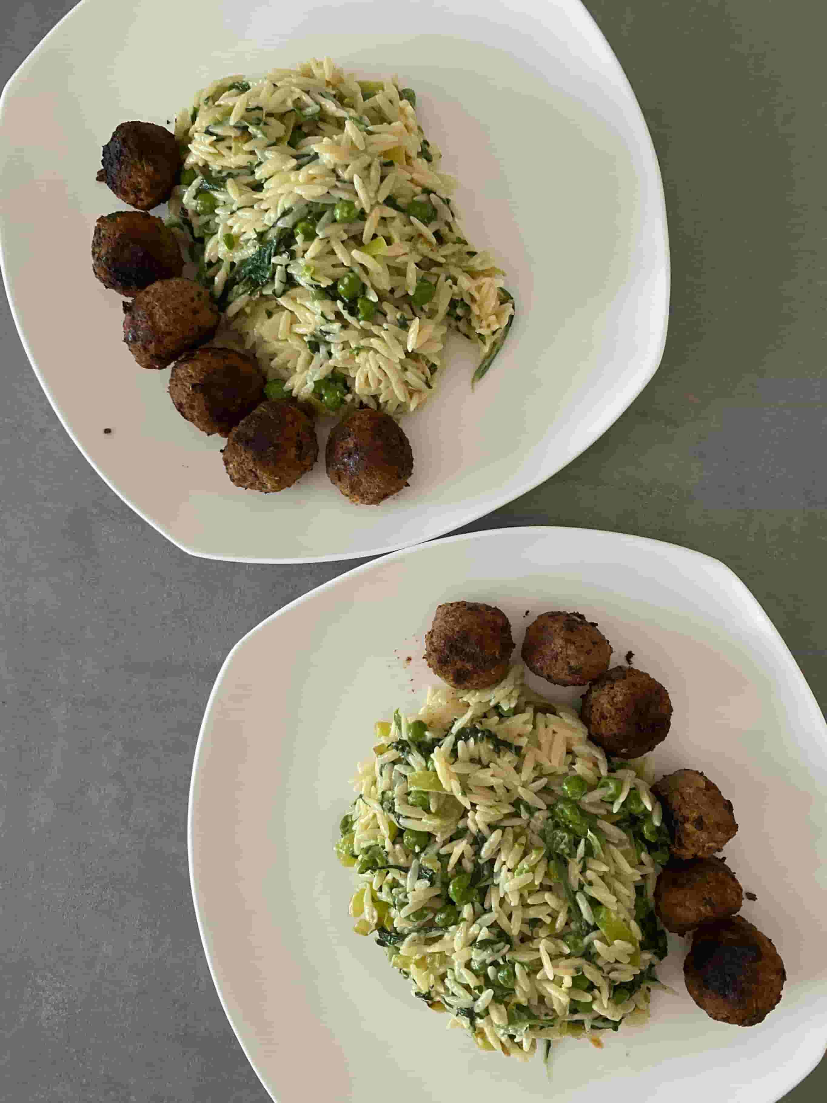 Fleischbällchen mit Orzo-Nudeln Recipe Image