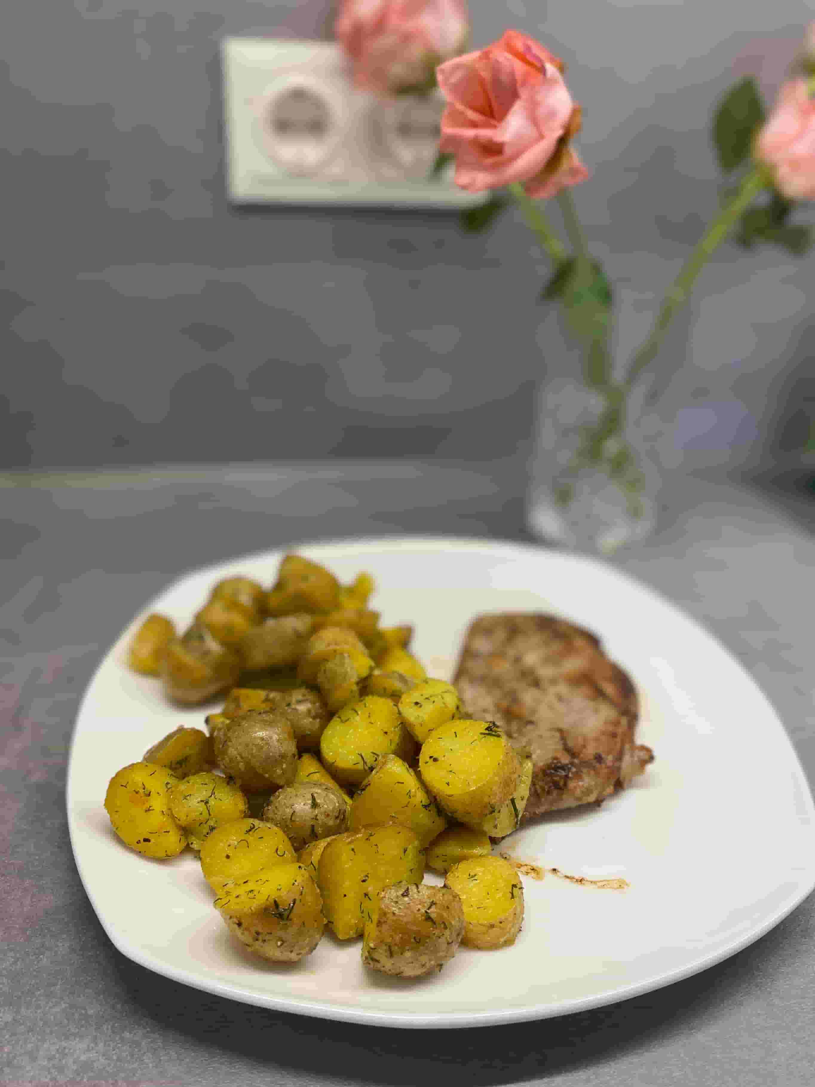 Натурален шницел с бейби картофи Recipe Image