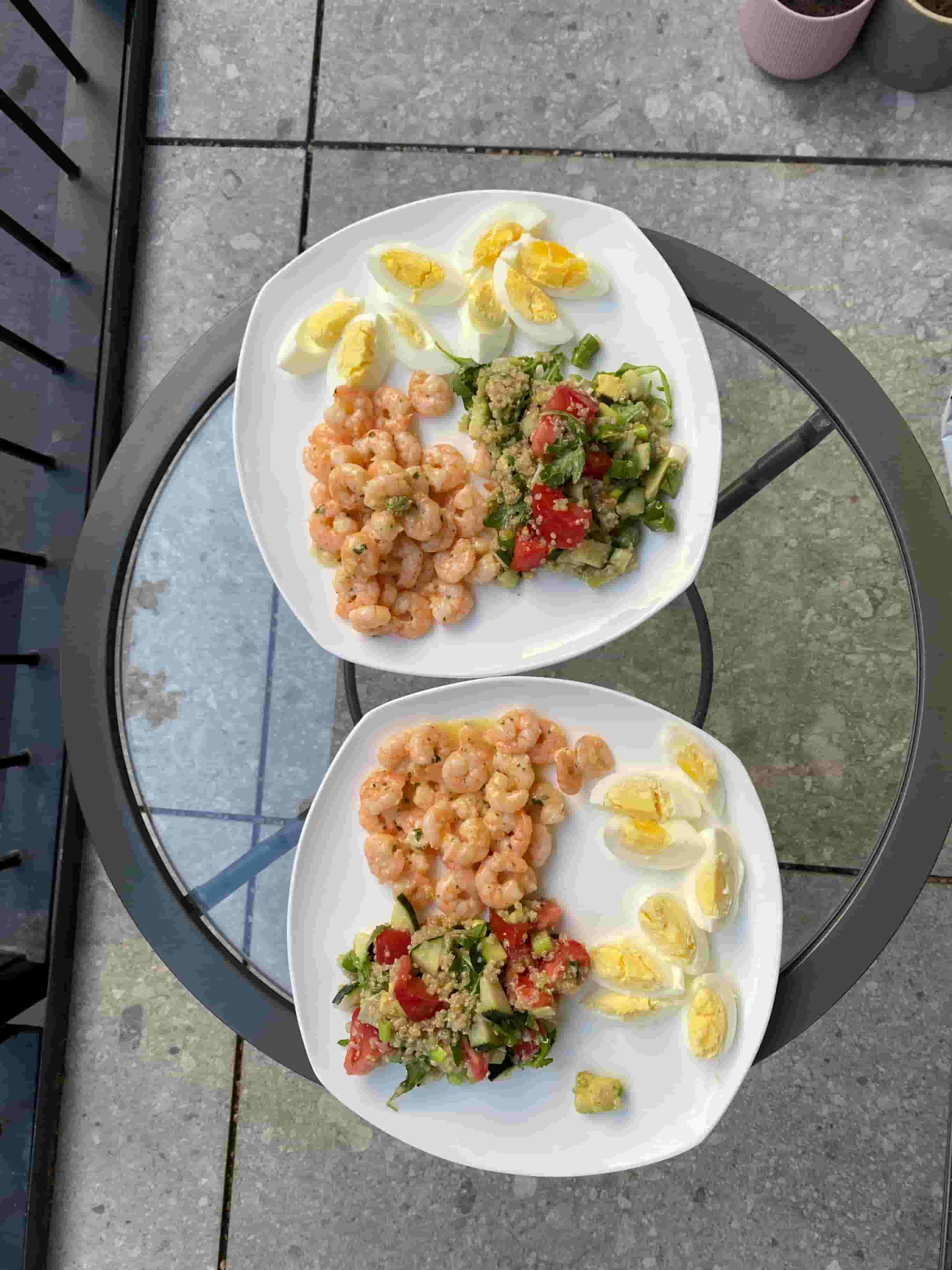 Camarones con Ensalada de Quinoa Recipe Image