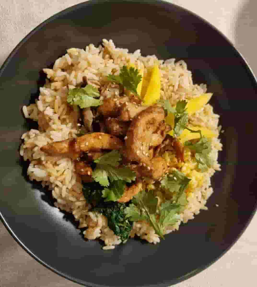 Bowl exótico con pechuga de pollo marinada Recipe Image