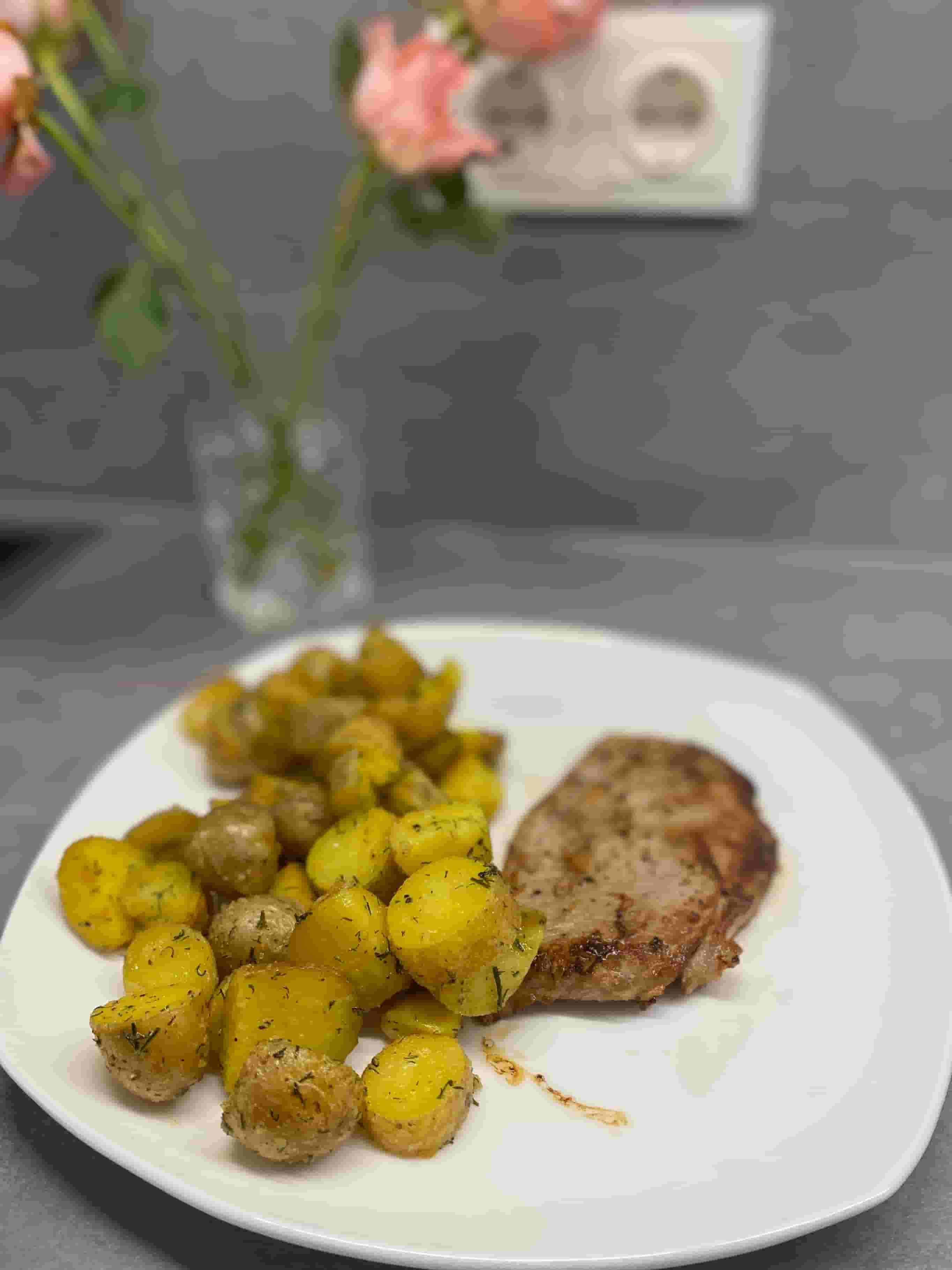 Натурален шницел с бейби картофи Recipe Image