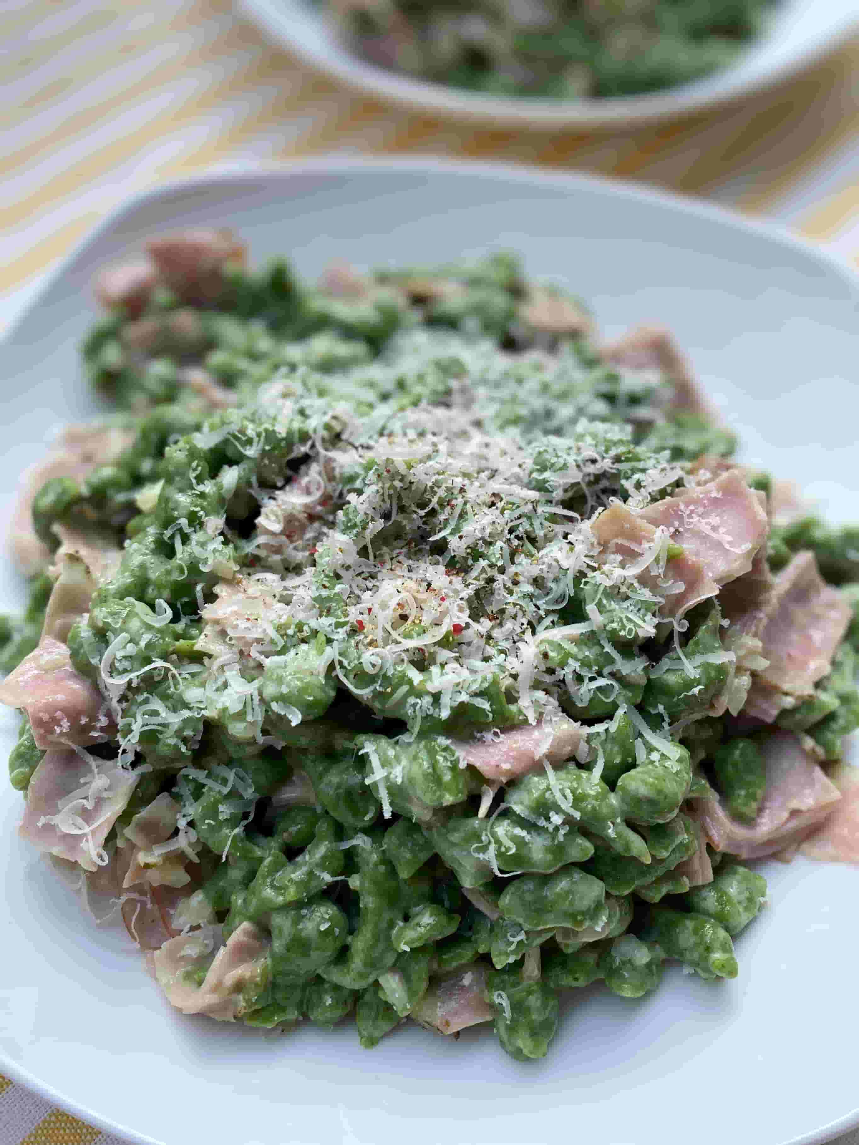 Protein-Spinat-Spätzle mit Schinken, Schlagobers & Parmesan Recipe Image