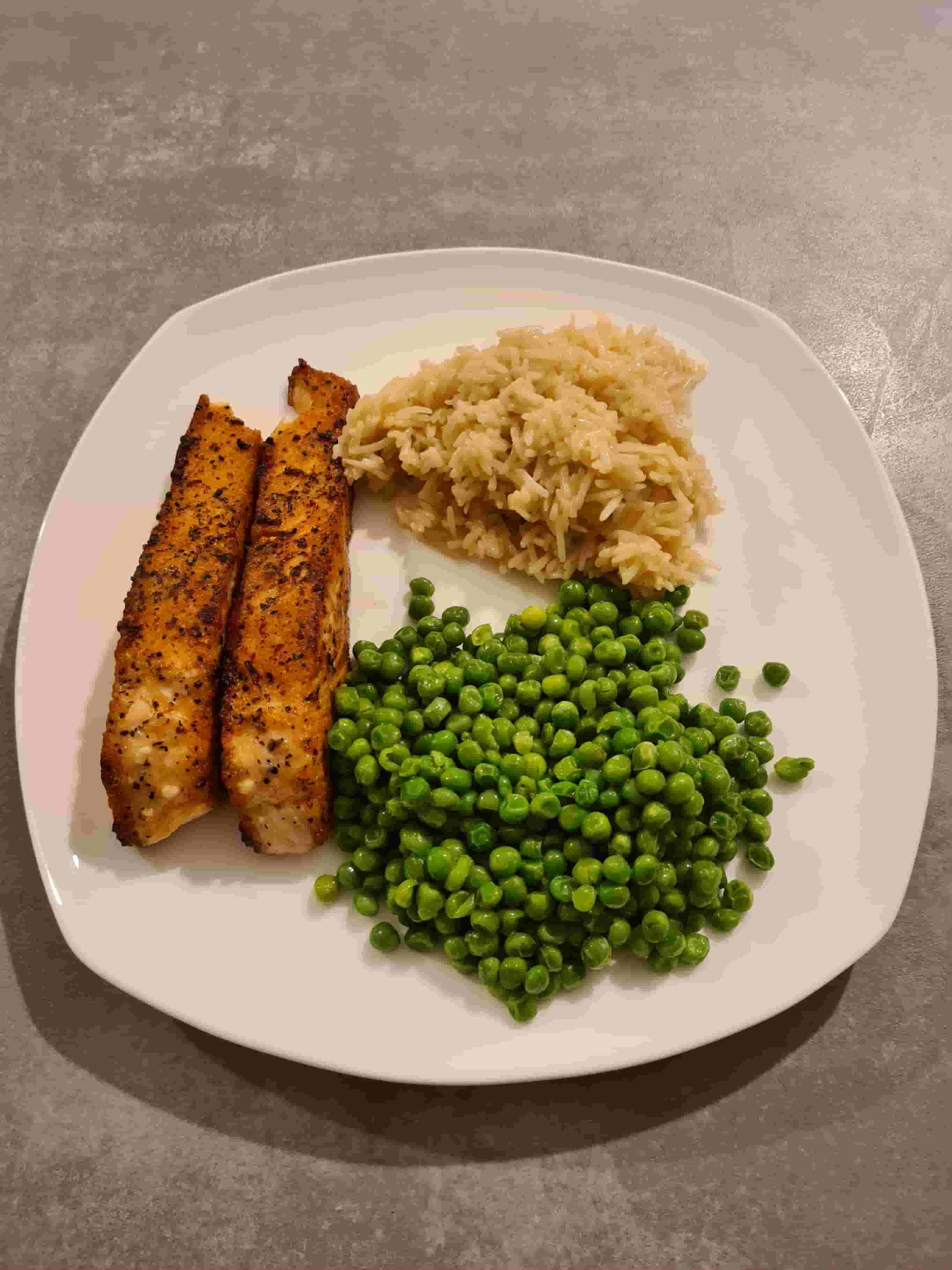 Zalm met rijst en erwten Recipe Image