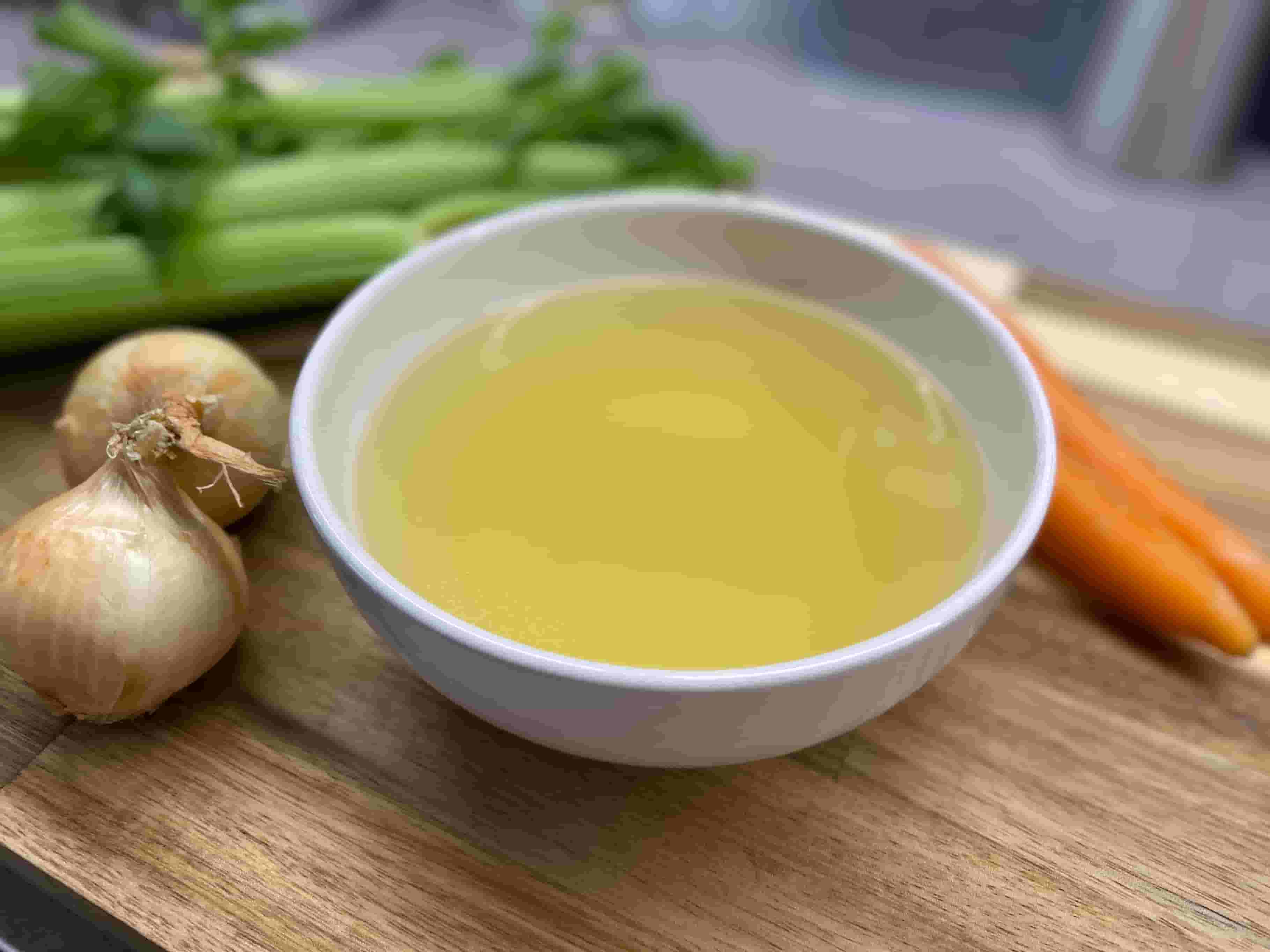 Hausgemachte Hühnerbrühe Recipe Image
