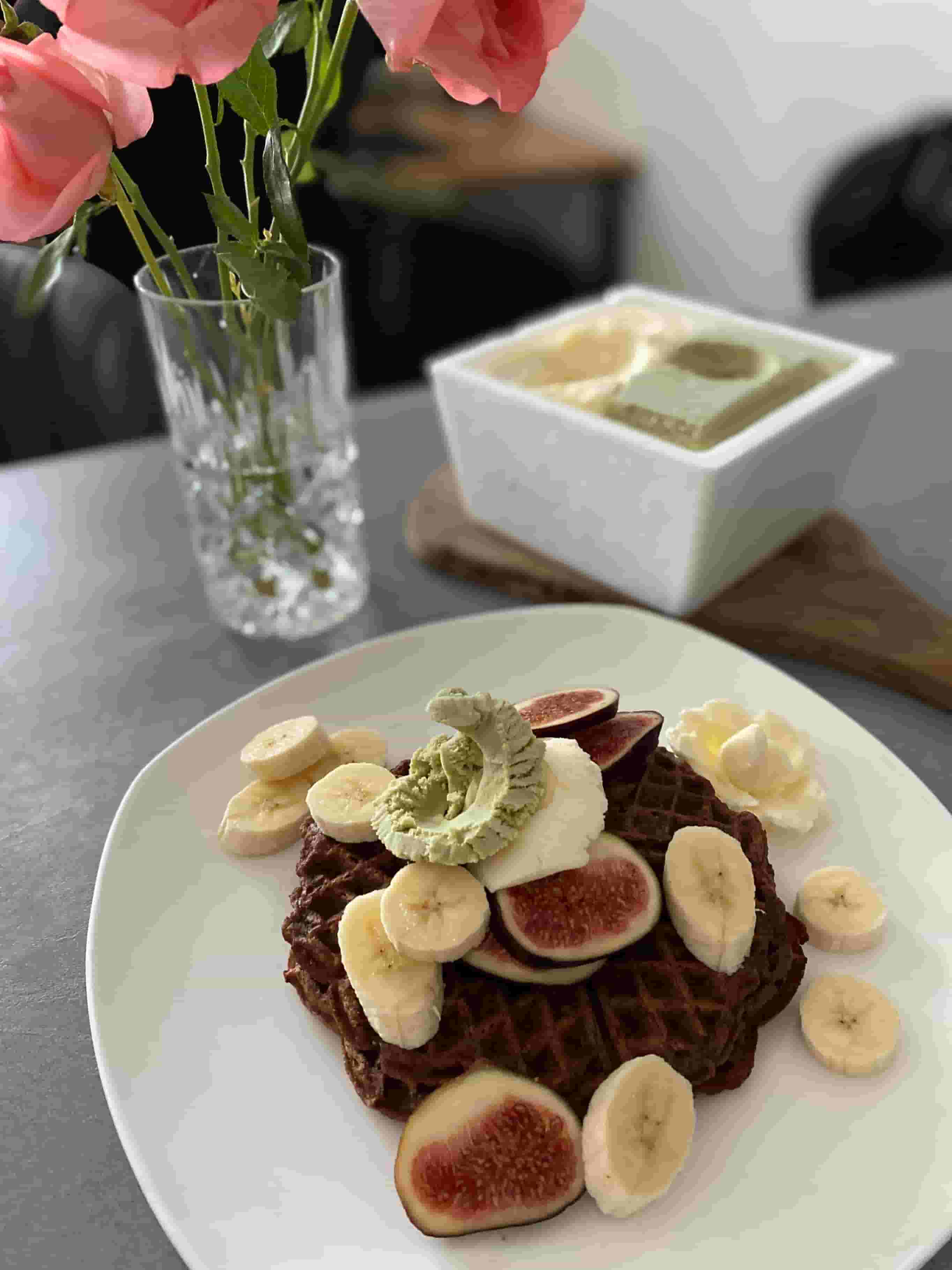 Protein-Waffeln mit Banane und Kakao Recipe Image