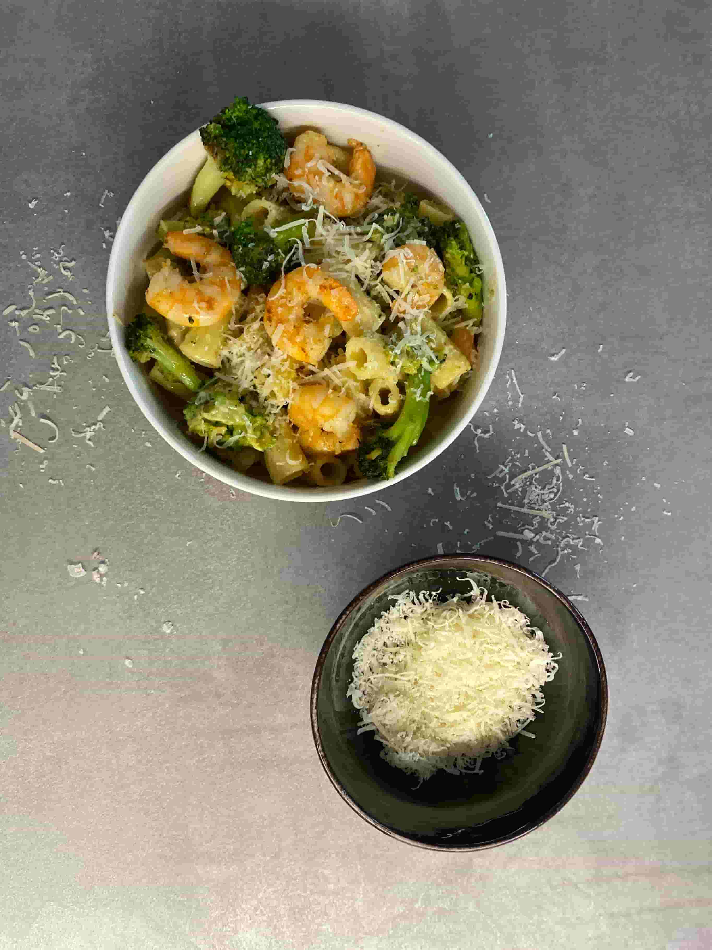 Garnelen-Brokkoli-Pasta mit Cheddar Recipe Image