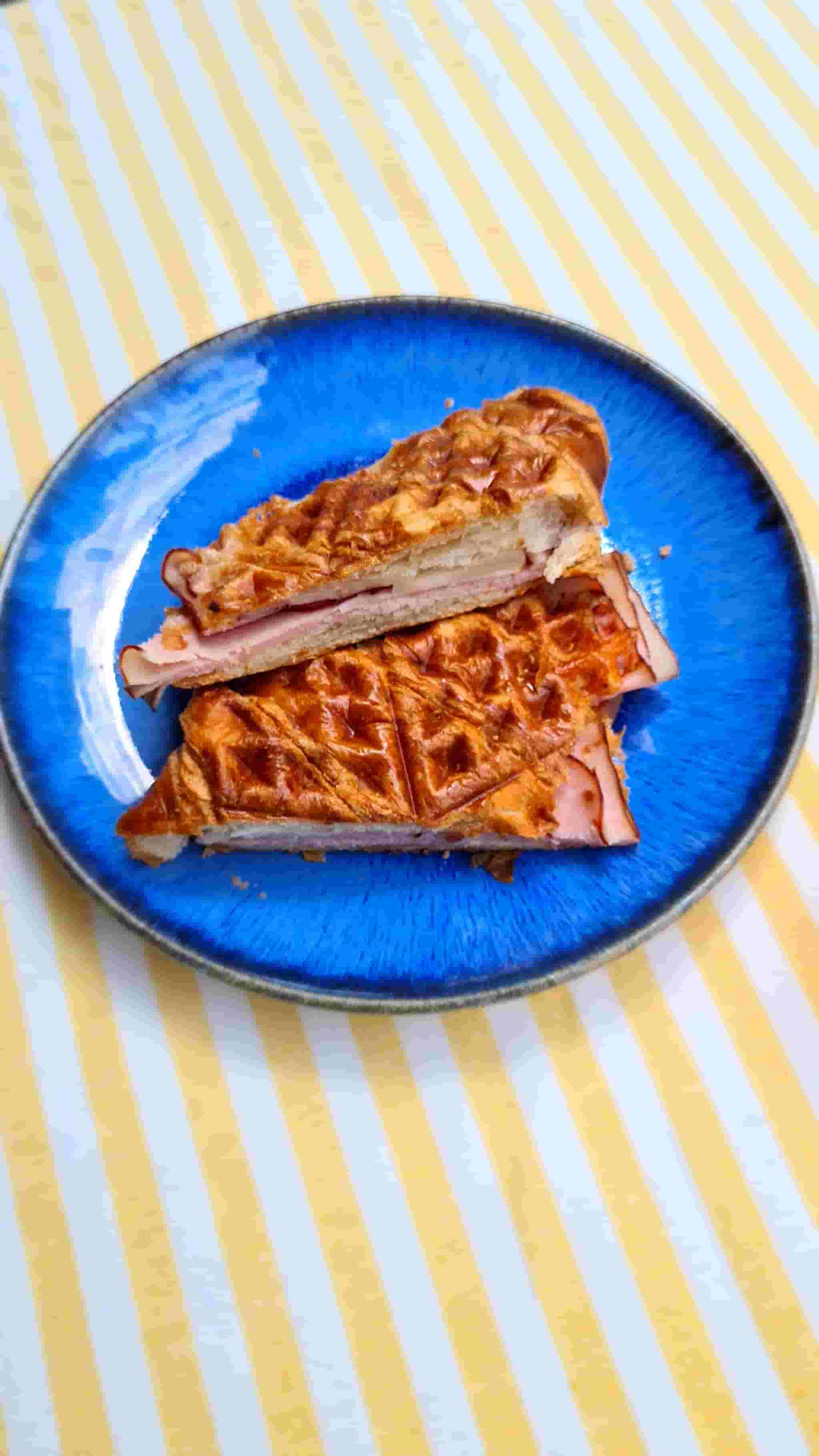 Croissant Jambon & Fromage Recipe Image