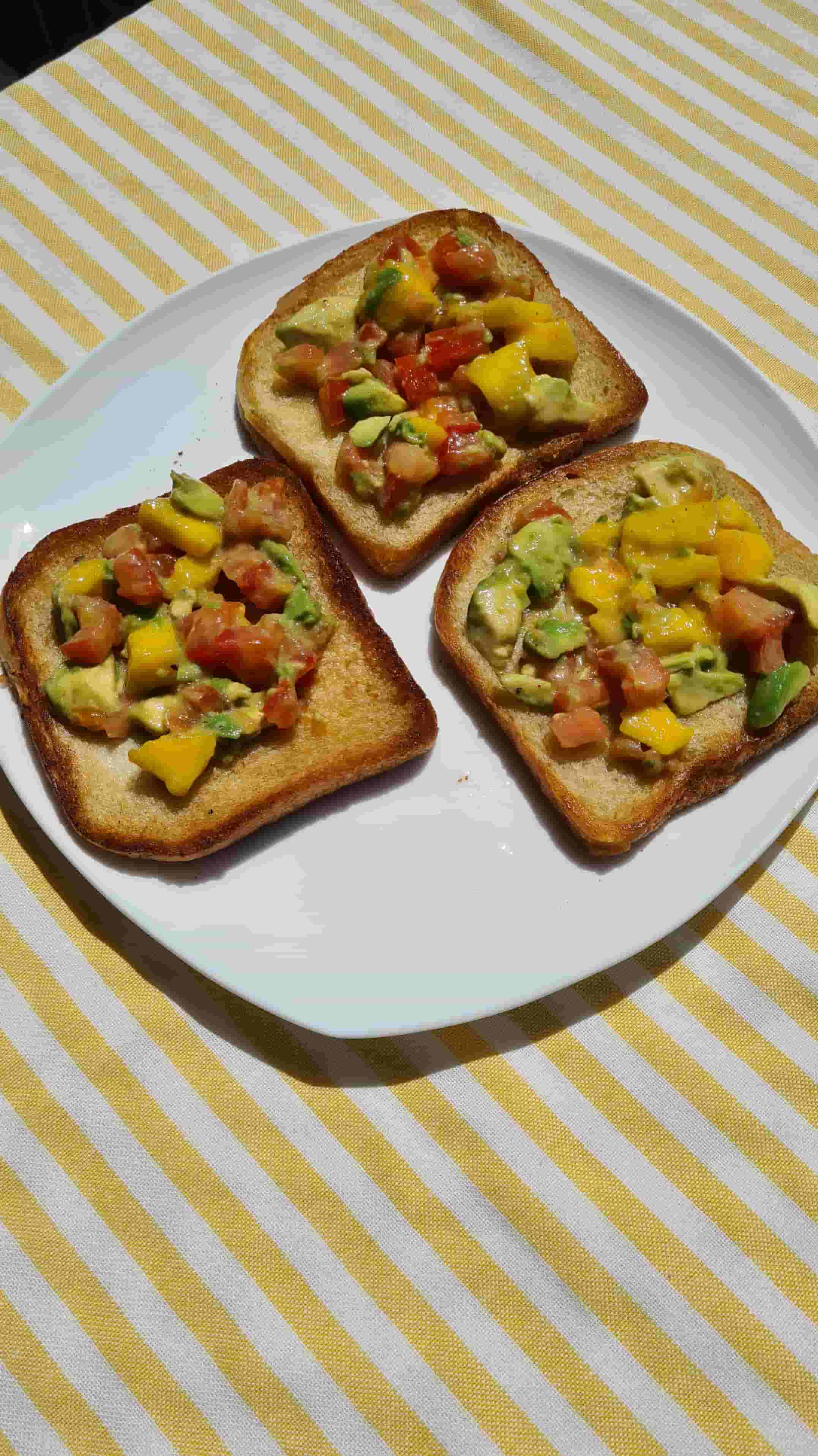 Salsa z awokado i mango Recipe Image