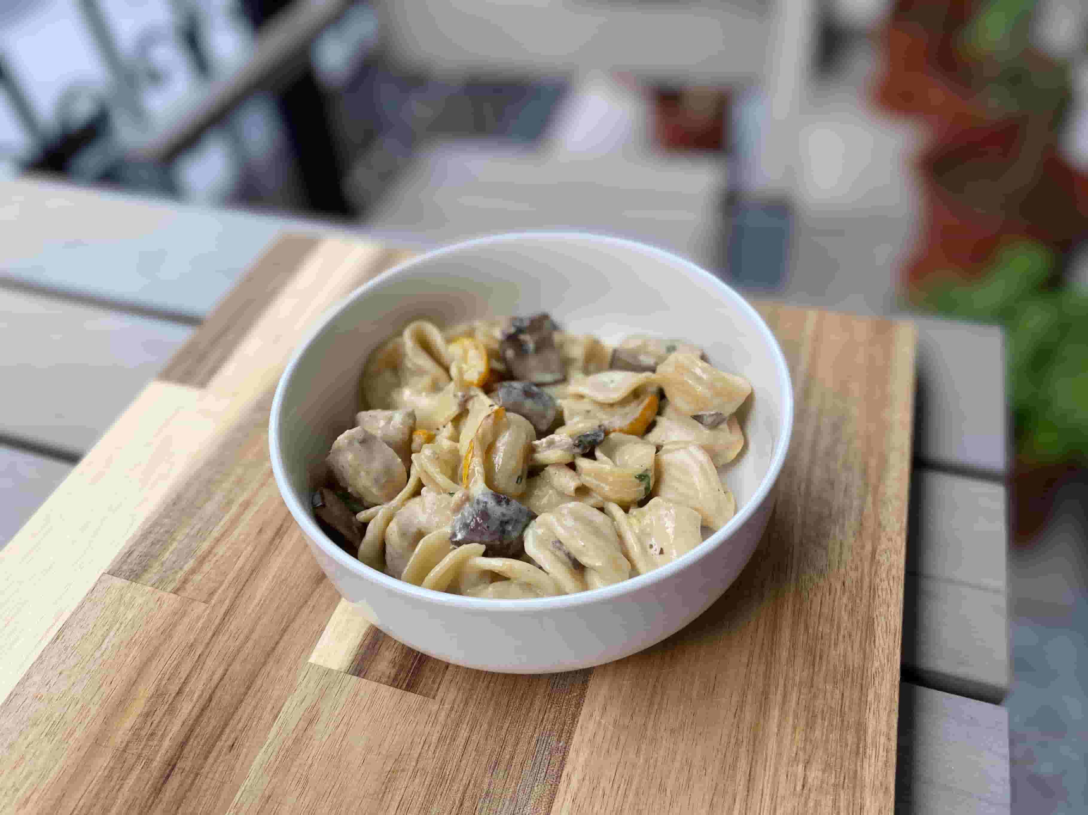 Cremige Hähnchen- & Gemüse-Pasta Recipe Image