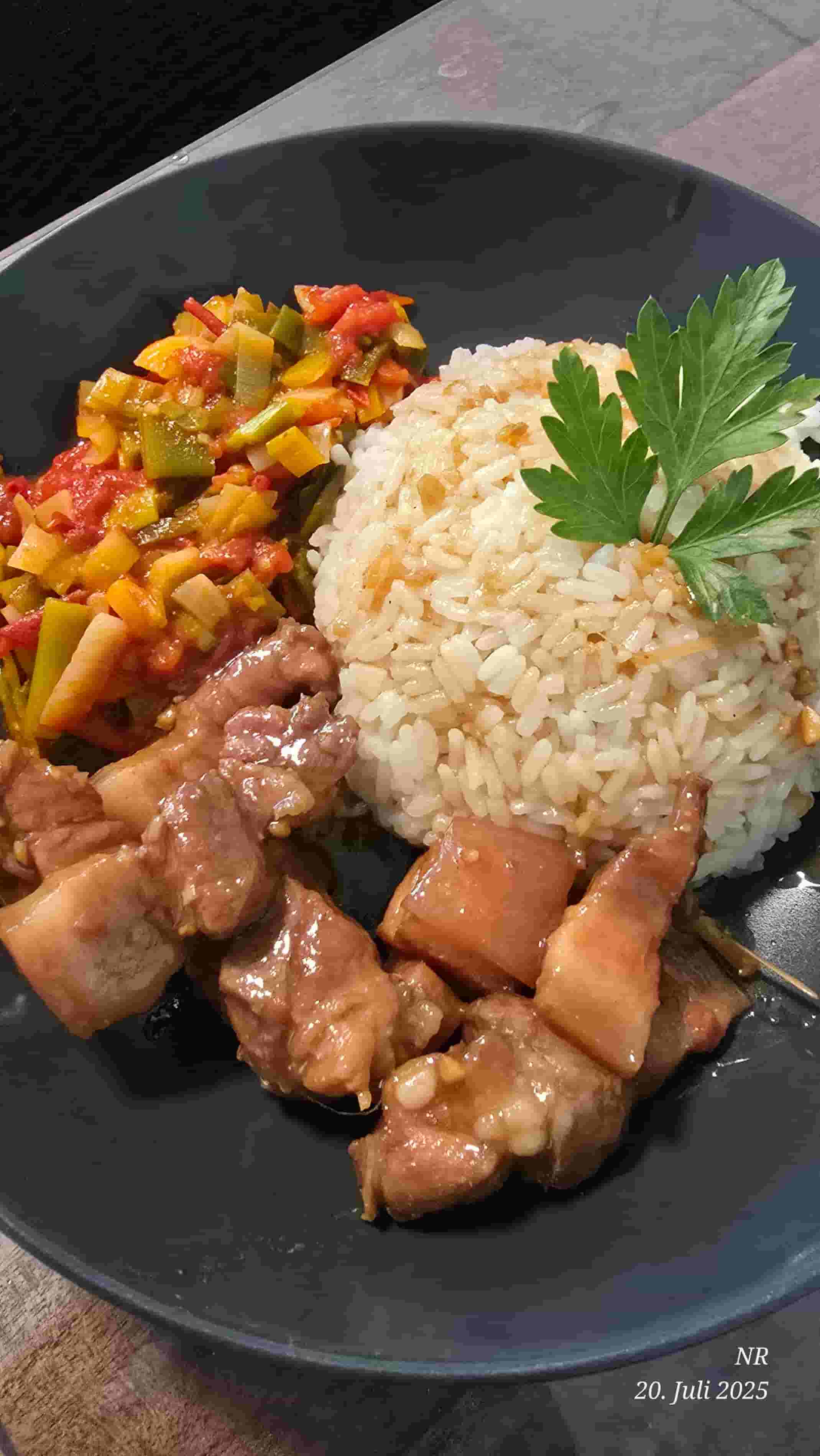 Zart geschmorter Schweinebauch nach asiatischer Art mit Zitronengras und Honig-Marinade Recipe Image