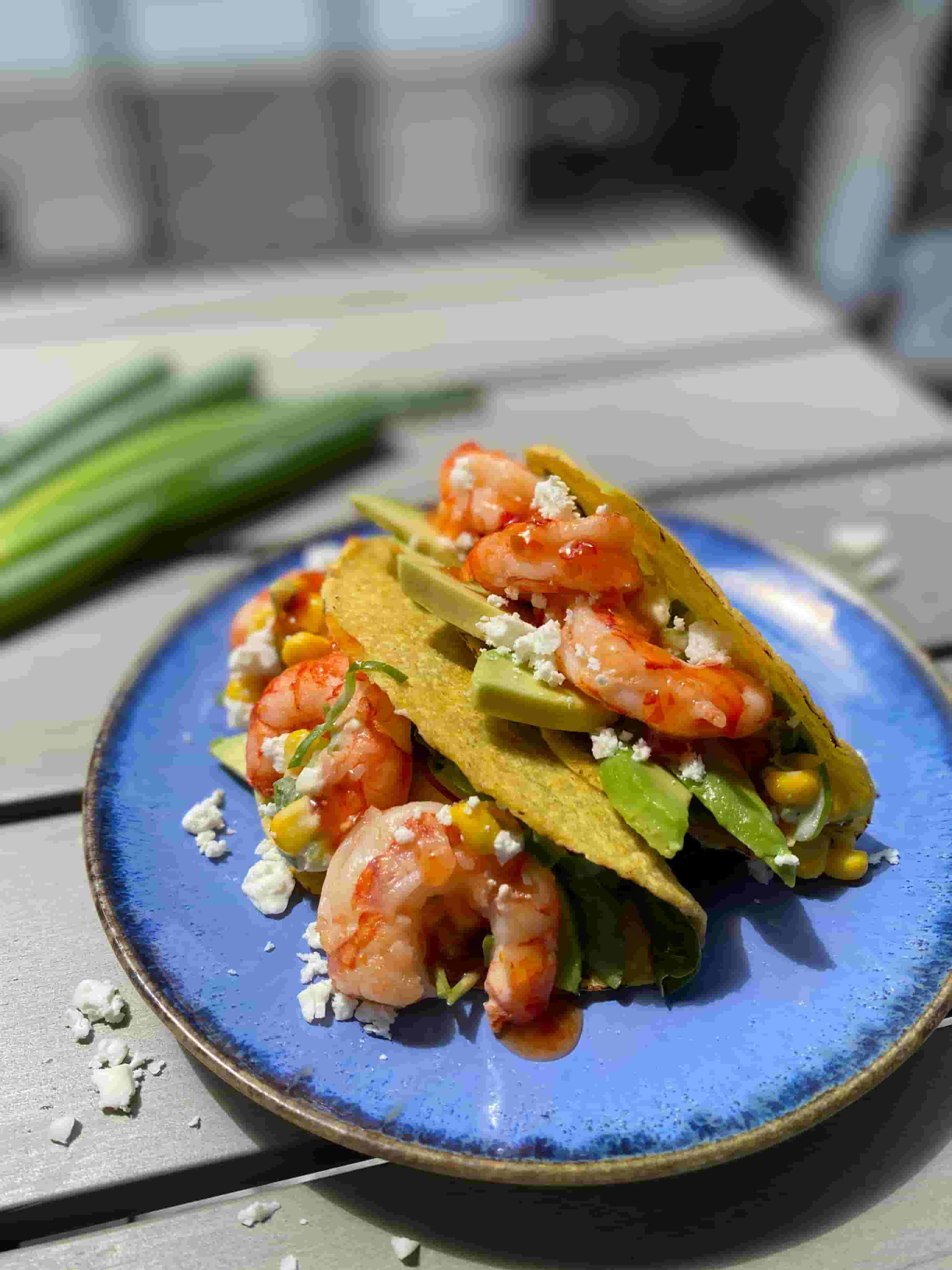 Такоси със скариди, царевична салата и сладък чили сос Recipe Image