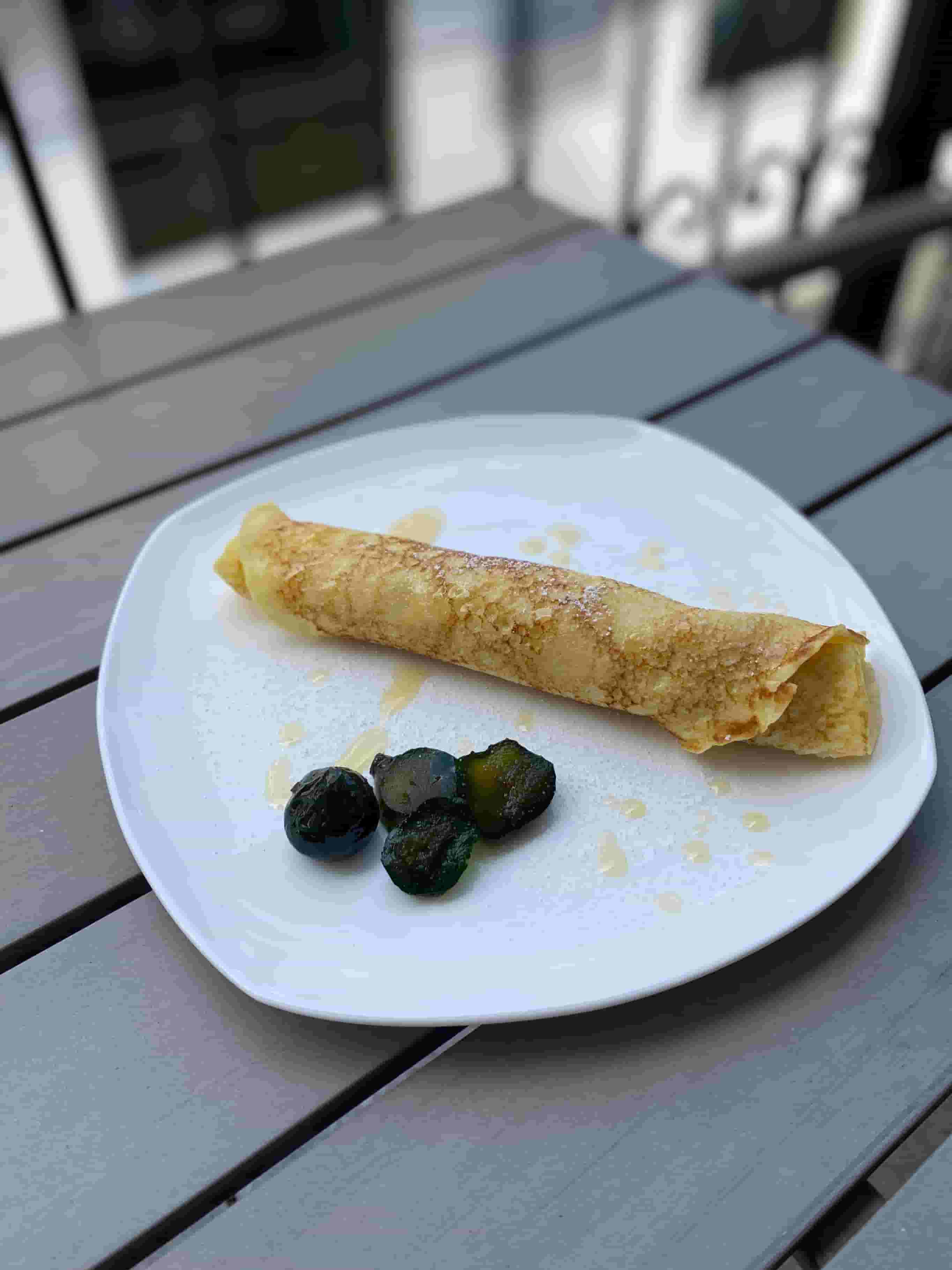 Słodkie Naleśniki z Domową Konfiturą z Zielonych Fig Recipe Image