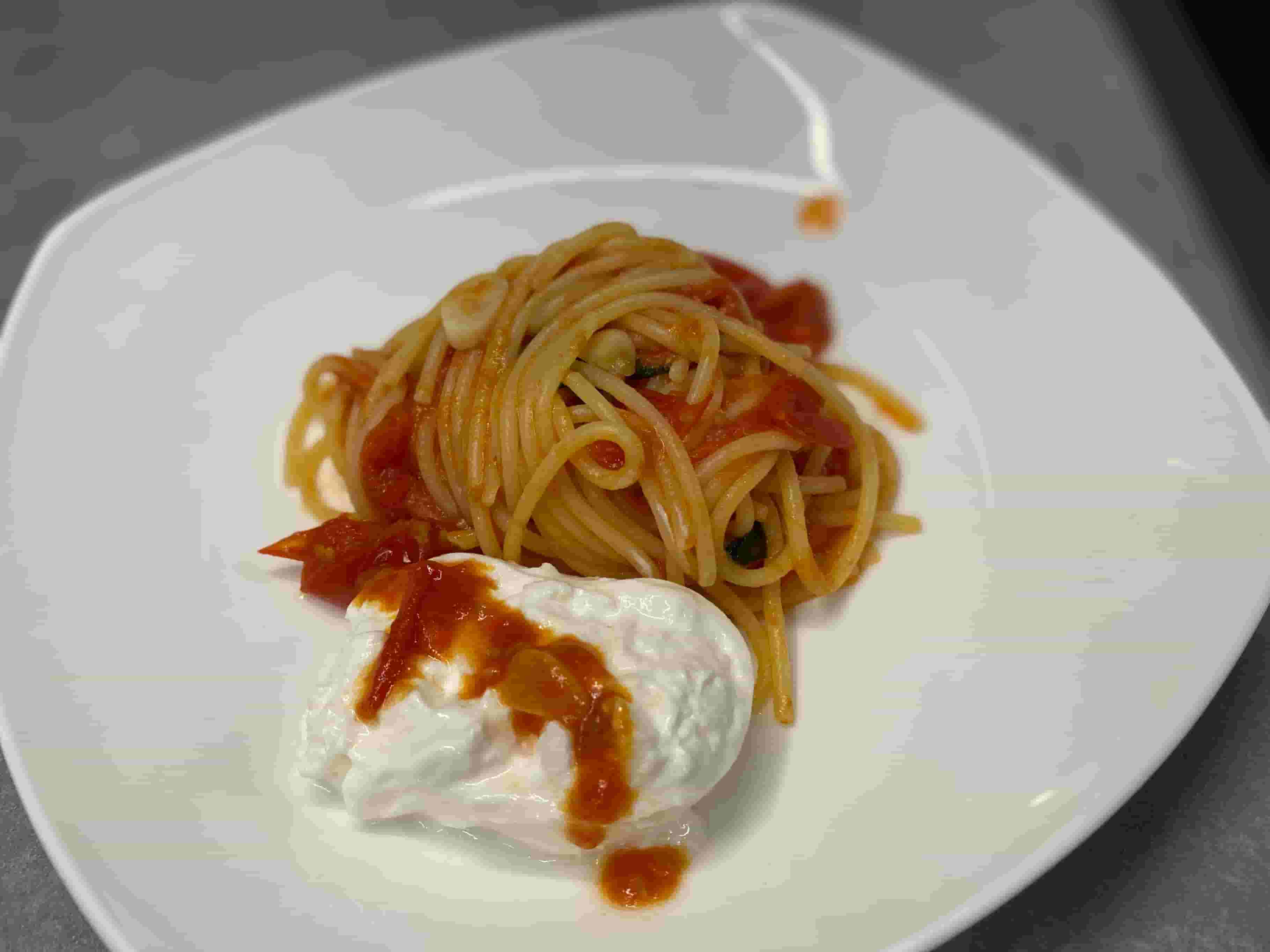 Pasta Pomodoro mit Burrata Recipe Image