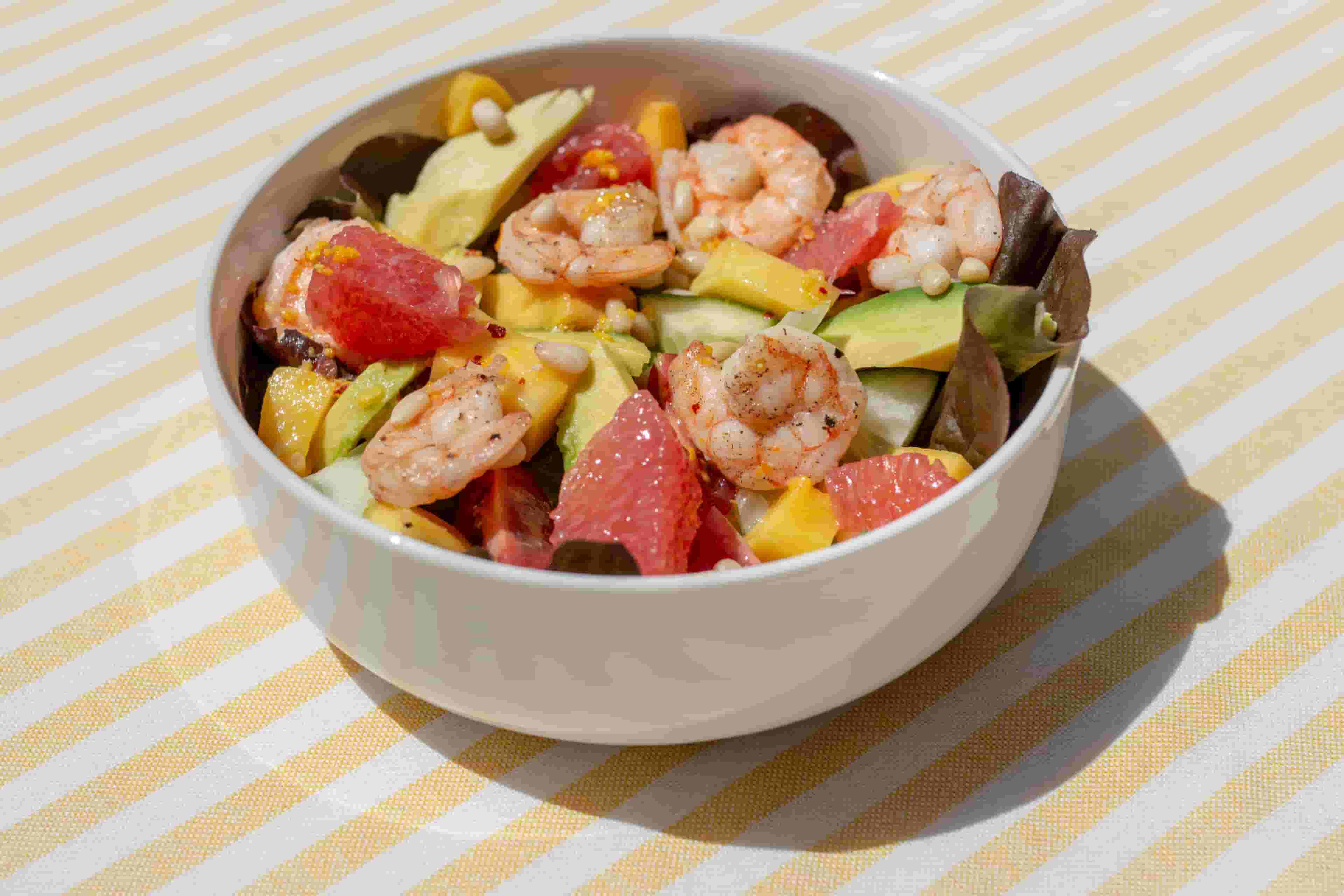 Garnelen-Sommersalat mit Grapefruit-Dressing und Mango Recipe Image