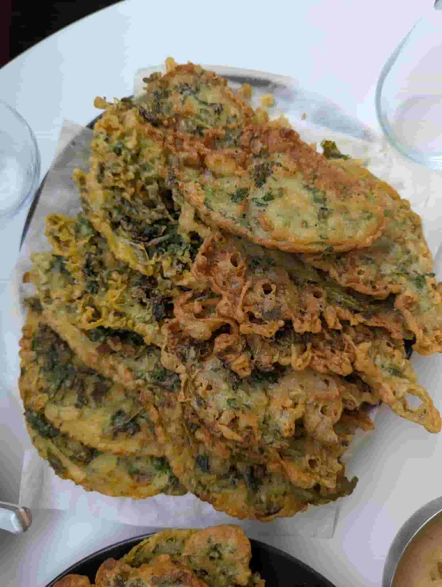 Mofo Anana (Madagaskie Placki z Rukwi Wodnej) Recipe Image