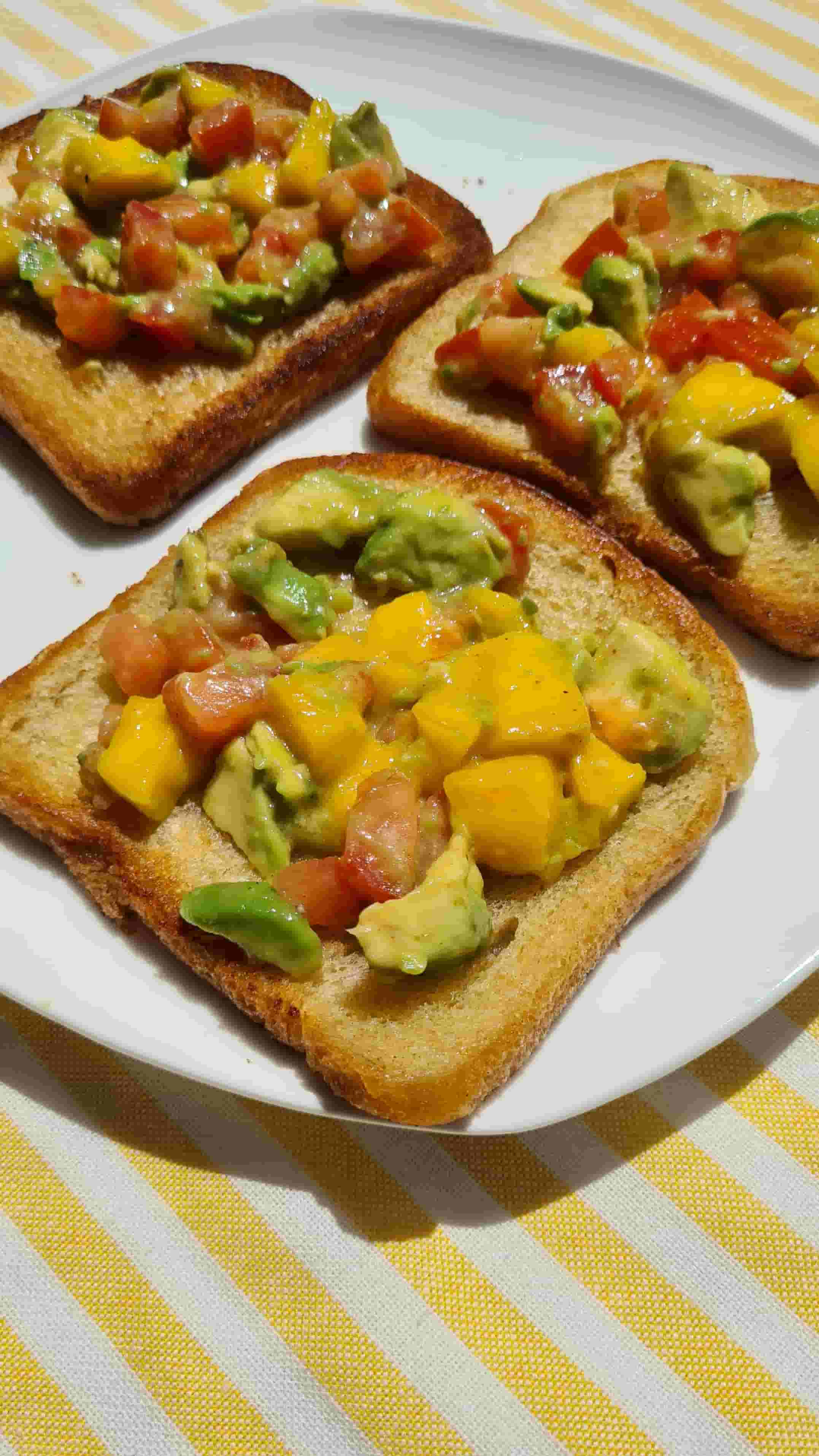 Salsa z awokado i mango Recipe Image